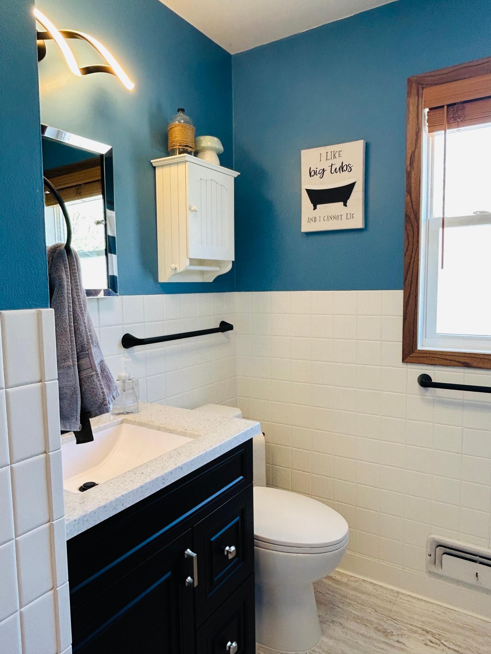 Upper Level Full Bath