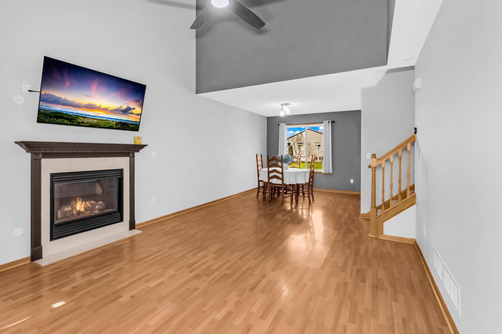 Living Room/Dining Area