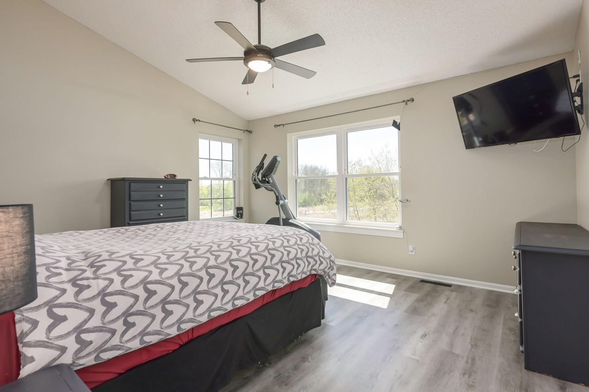 44-web-or-mls-8960 Comstock Ln N42.jpeg