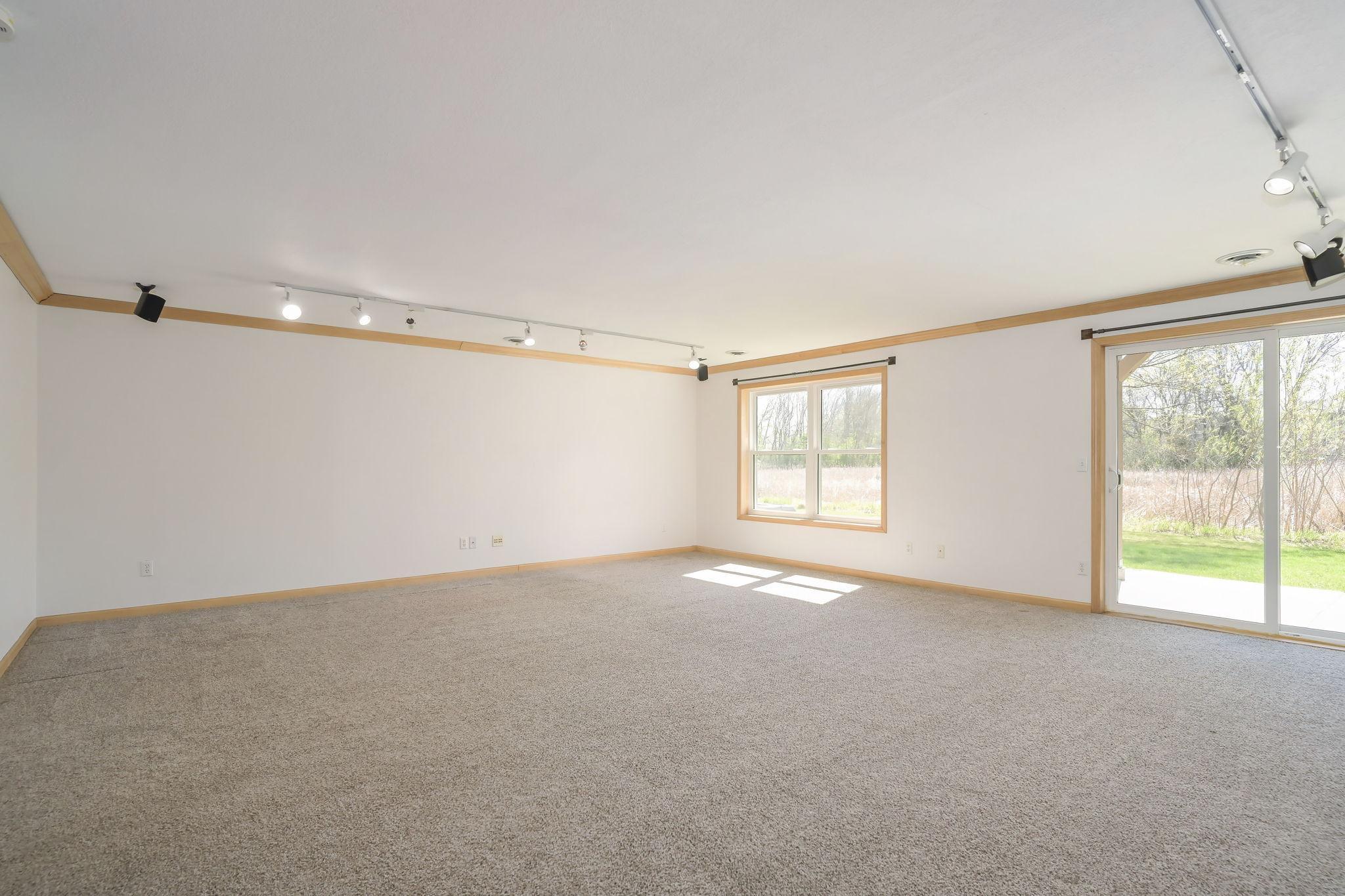 33-web-or-mls-8960 Comstock Ln N31.jpeg