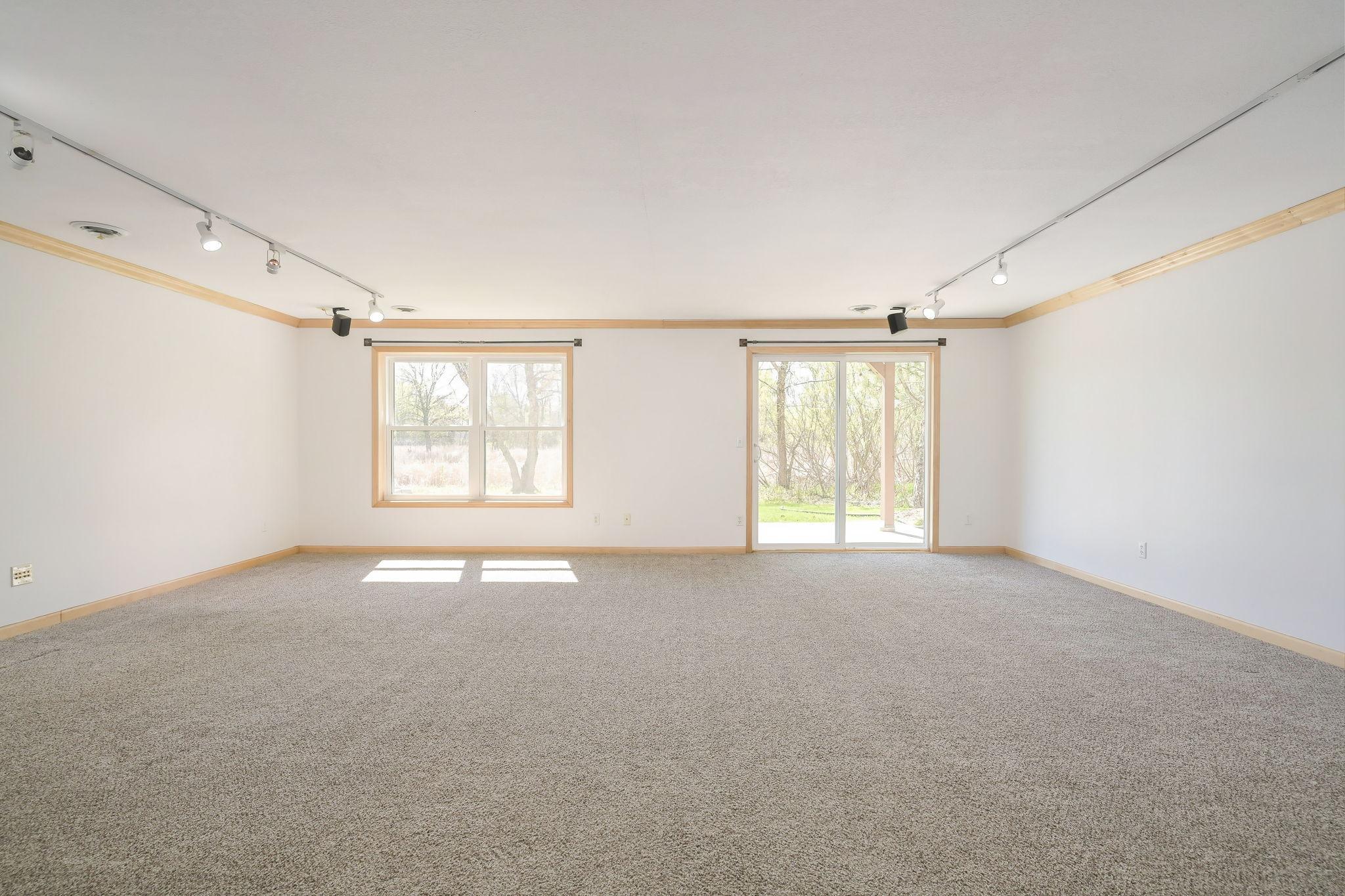 32-web-or-mls-8960 Comstock Ln N30.jpeg