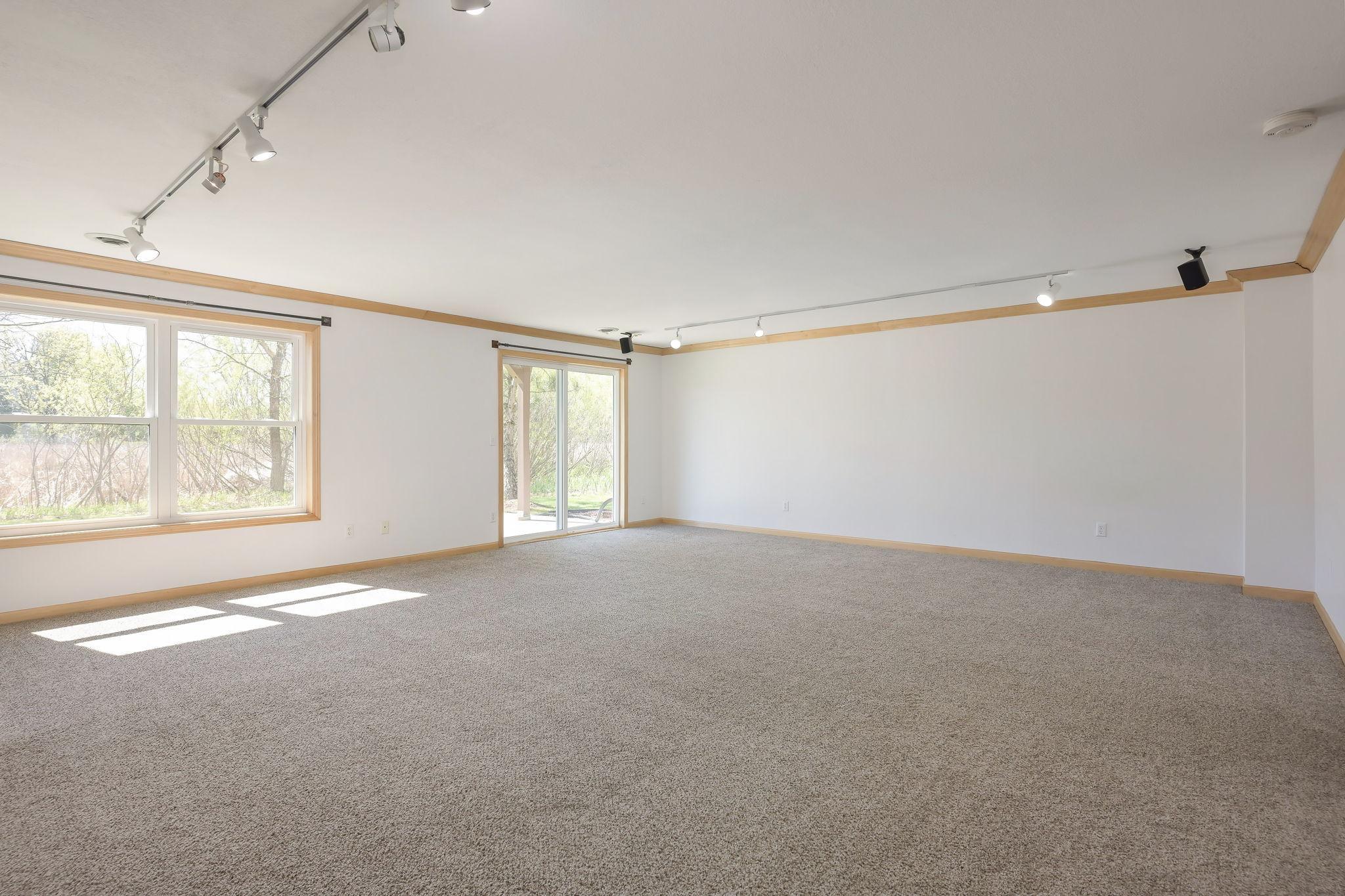 35-web-or-mls-8960 Comstock Ln N33.jpeg