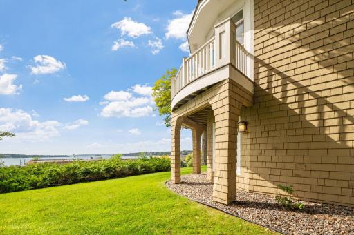 724 Widsten Circle, Wayzata, MN 55391