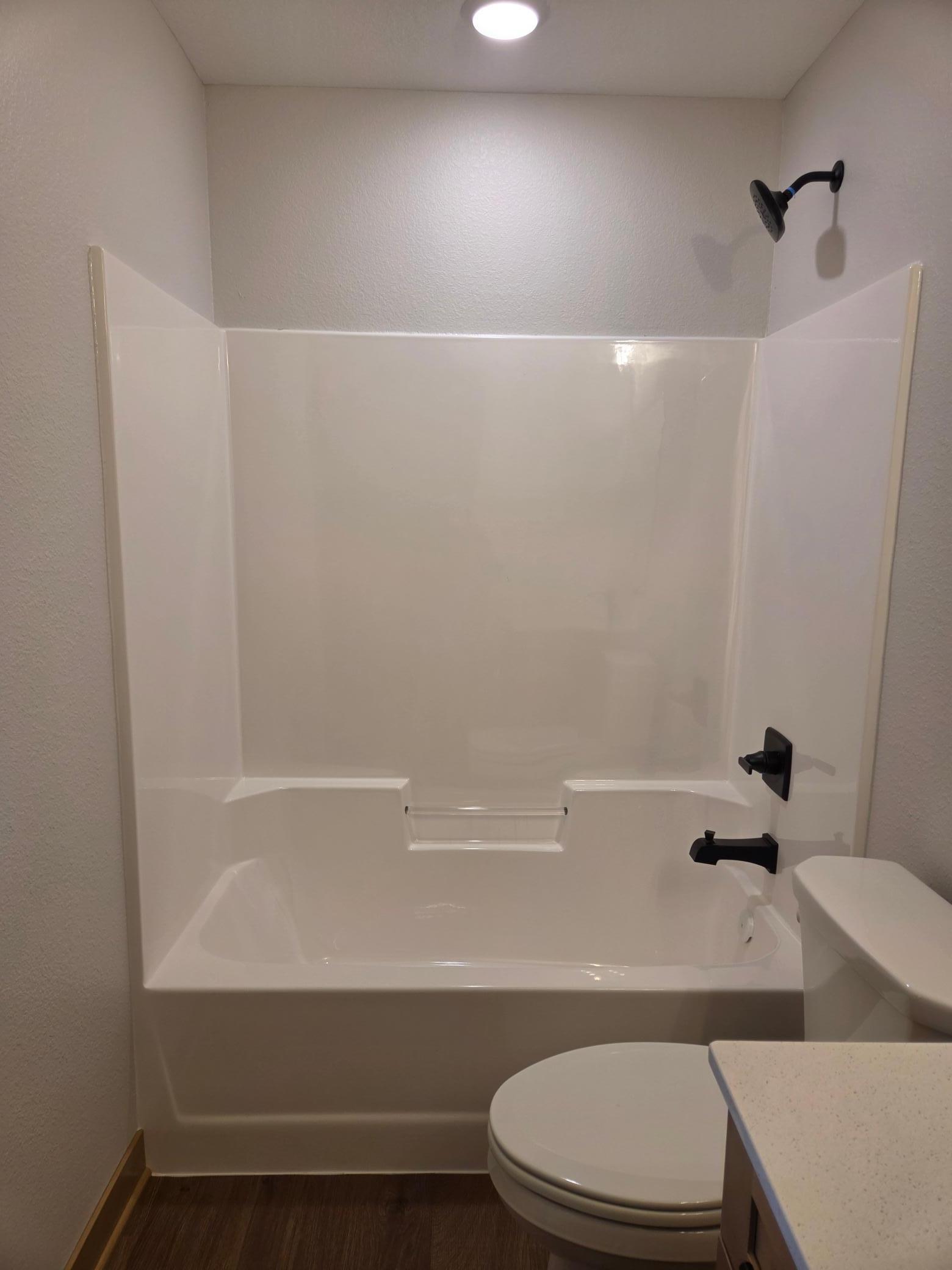 *ACTUAL PROPERTY* Full Bathroom