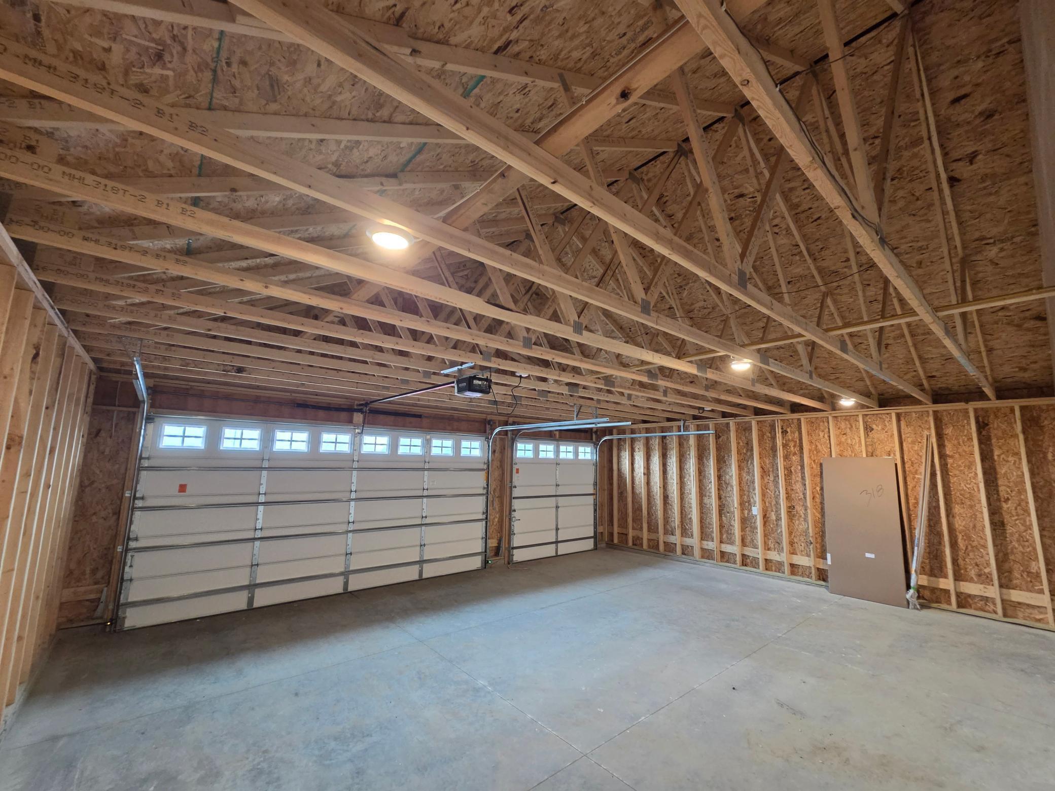 *ACTUAL PROPERTY* Garage