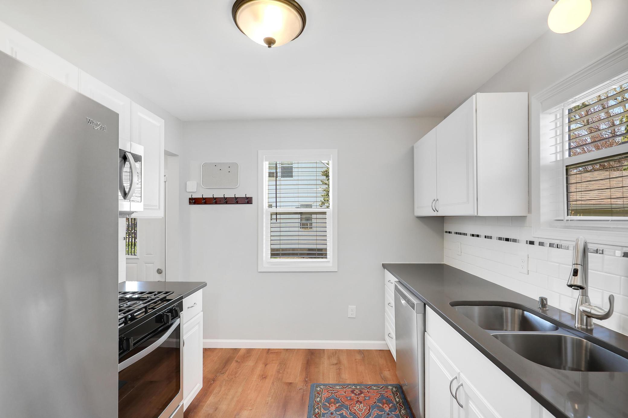 Beautiful countertops and tiled backsplash.