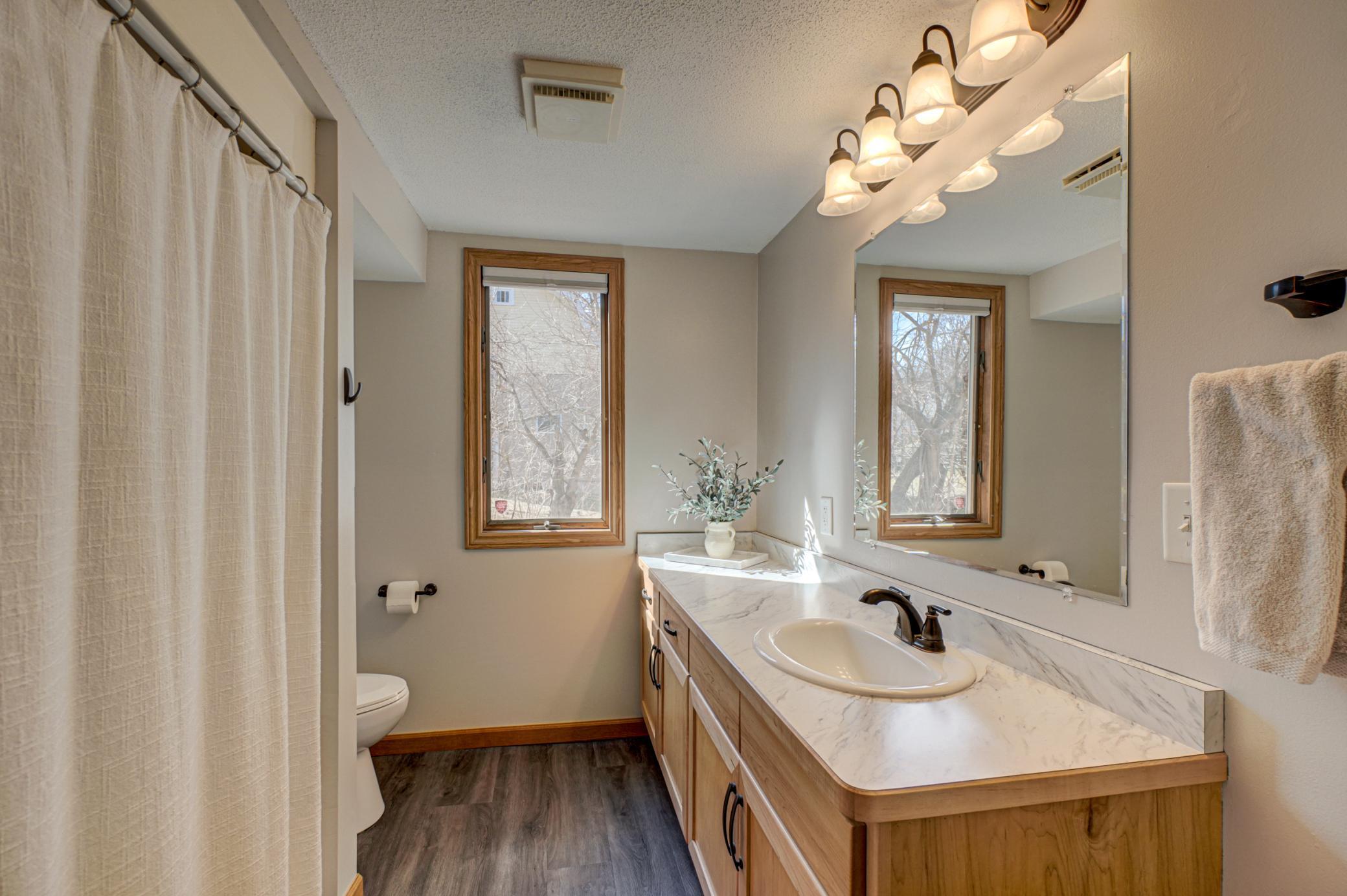 Main level full bath