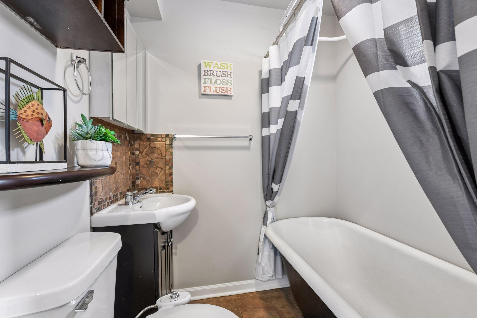 Main floor full bath.