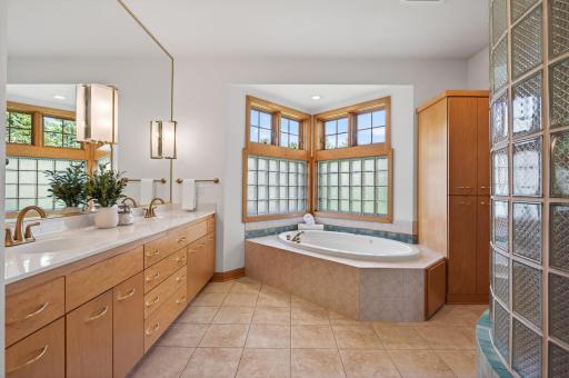1 Windy Hill Court, Inver Grove Heights, MN 55077