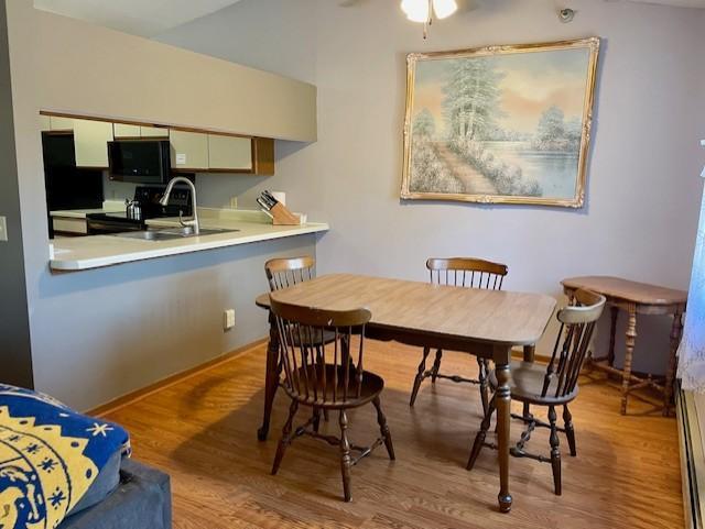 Huge dining area with room for the whole family!