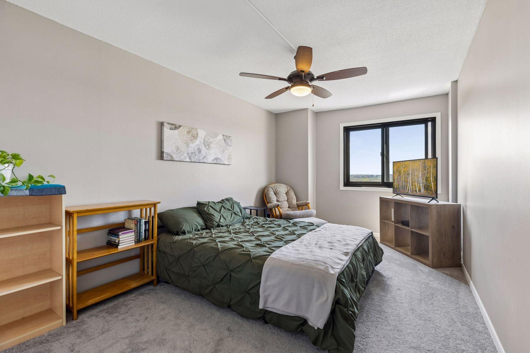 Well-proportioned space for rest and recharge