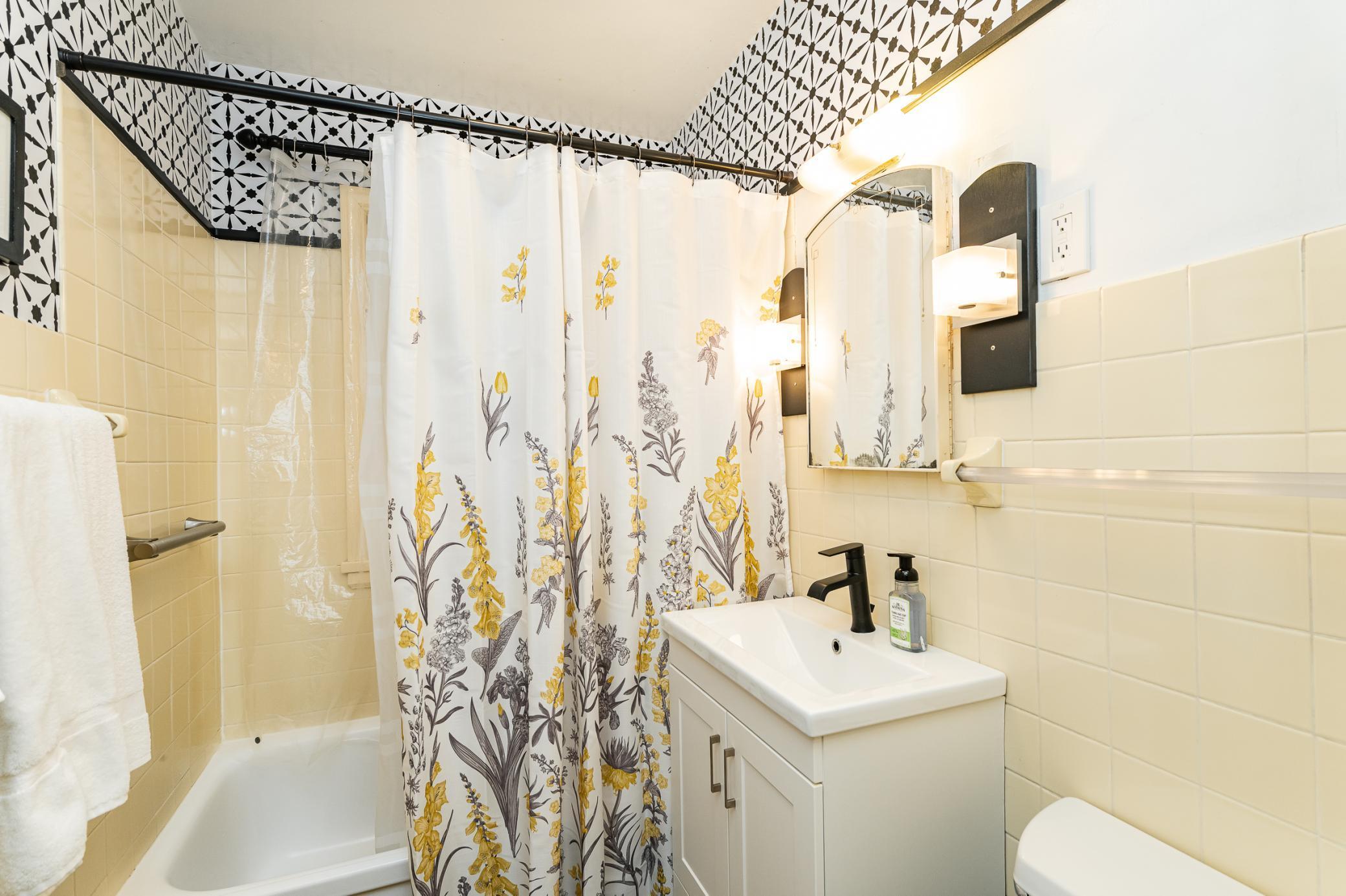 Main Floor Full Bath