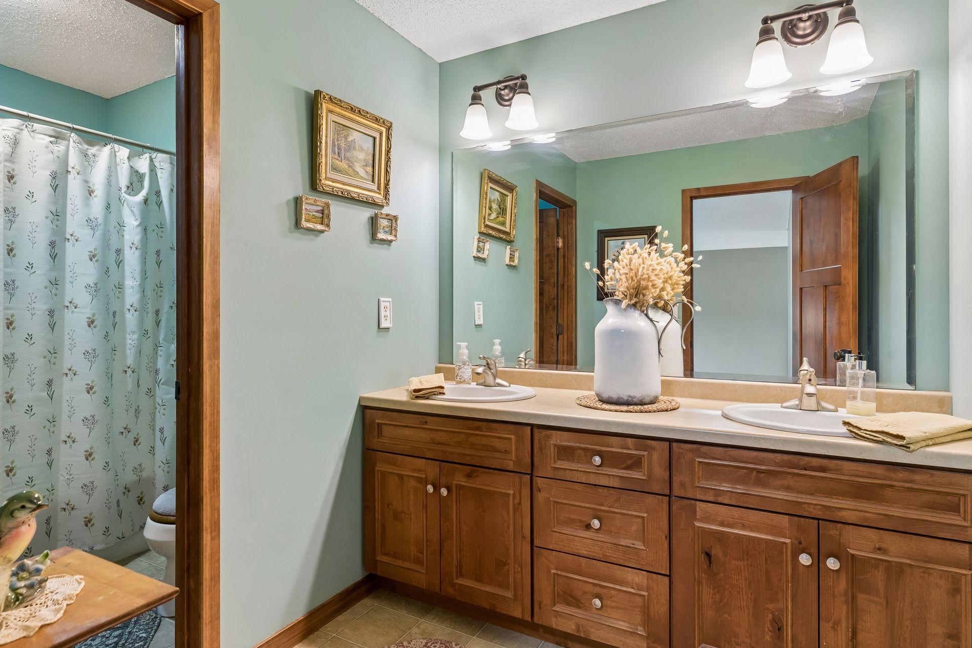 Functional Full Bathroom Serving all 3 Bedrooms Upstairs.