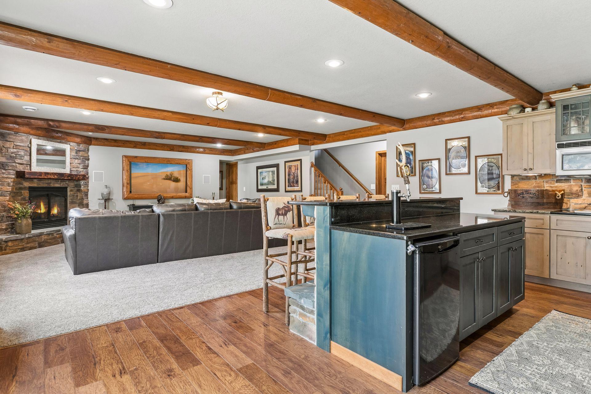 Entertaining Made Easy with the Flow Between these Two Spaces