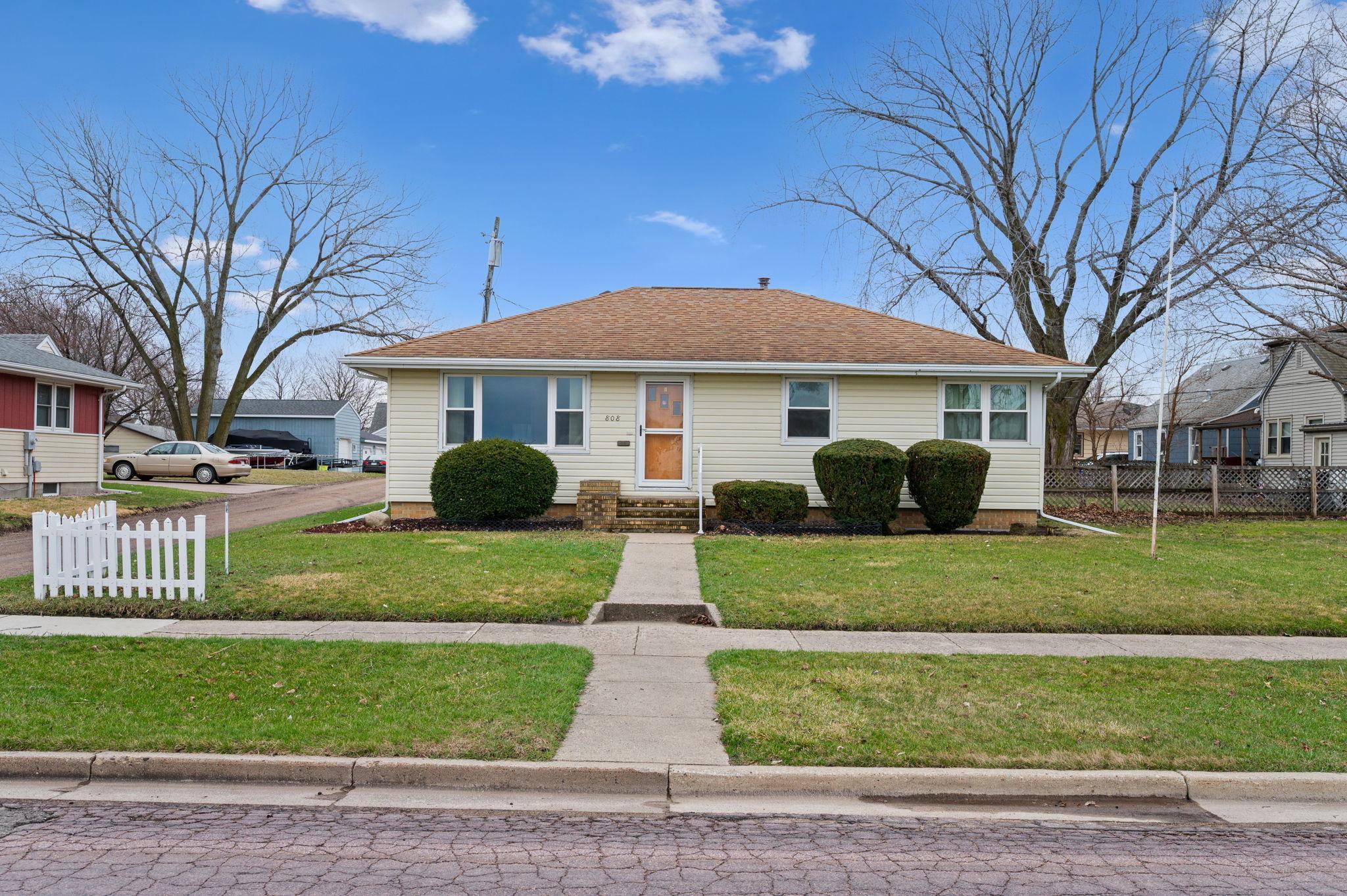 808 Webster St Fairmont MN-2.jpg