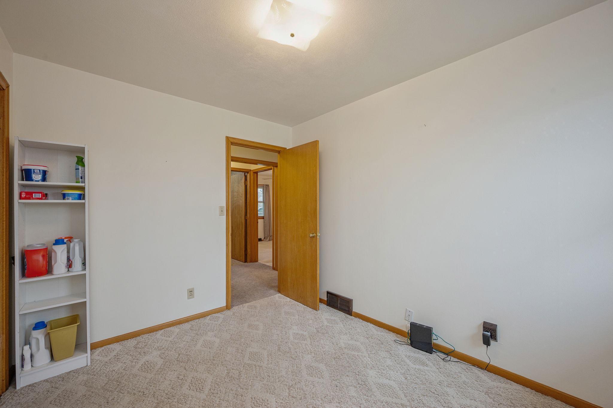 808 Webster St Fairmont MN-24.jpg