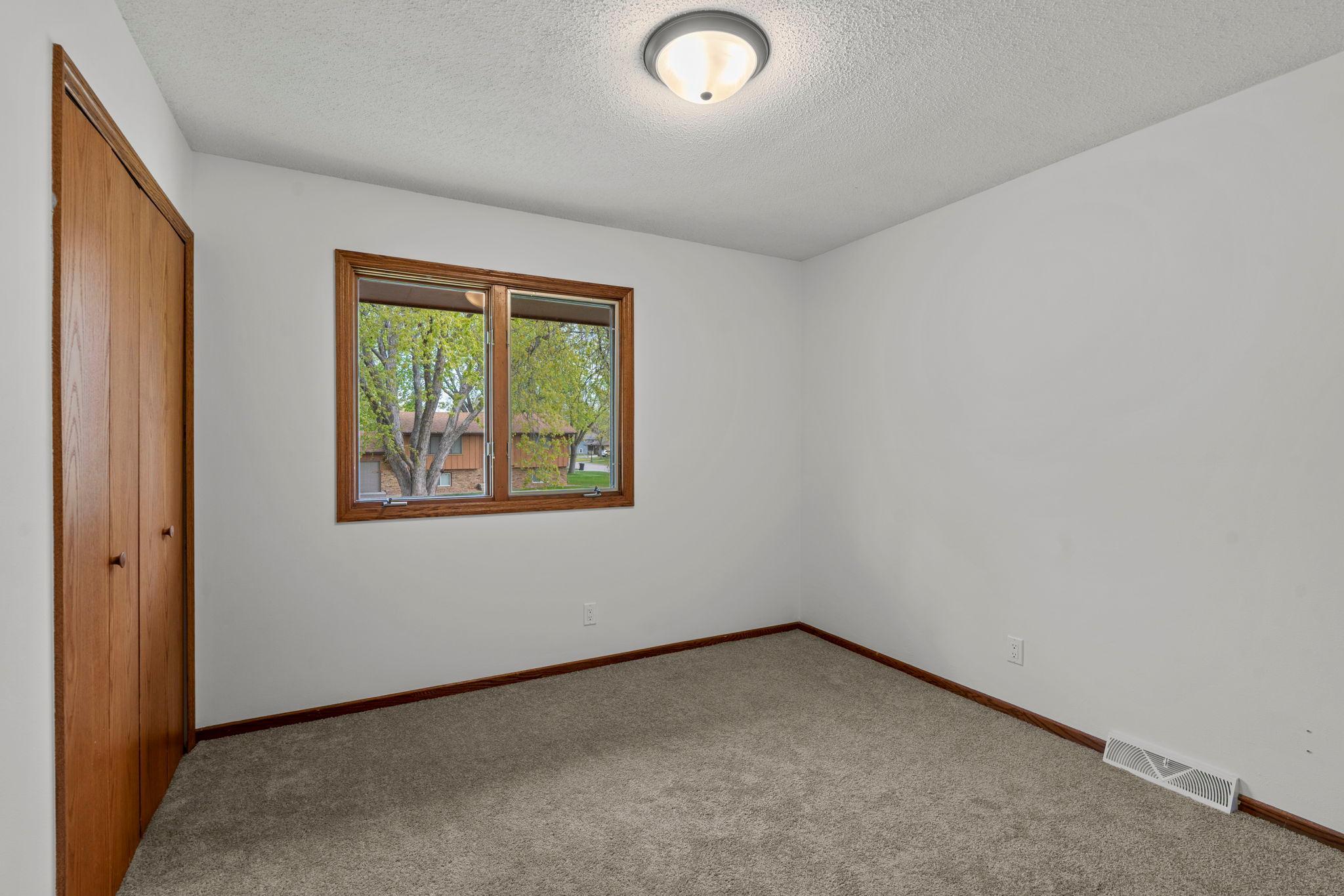 44-web-or-mls-722 Parkview Ln N-318.jpg