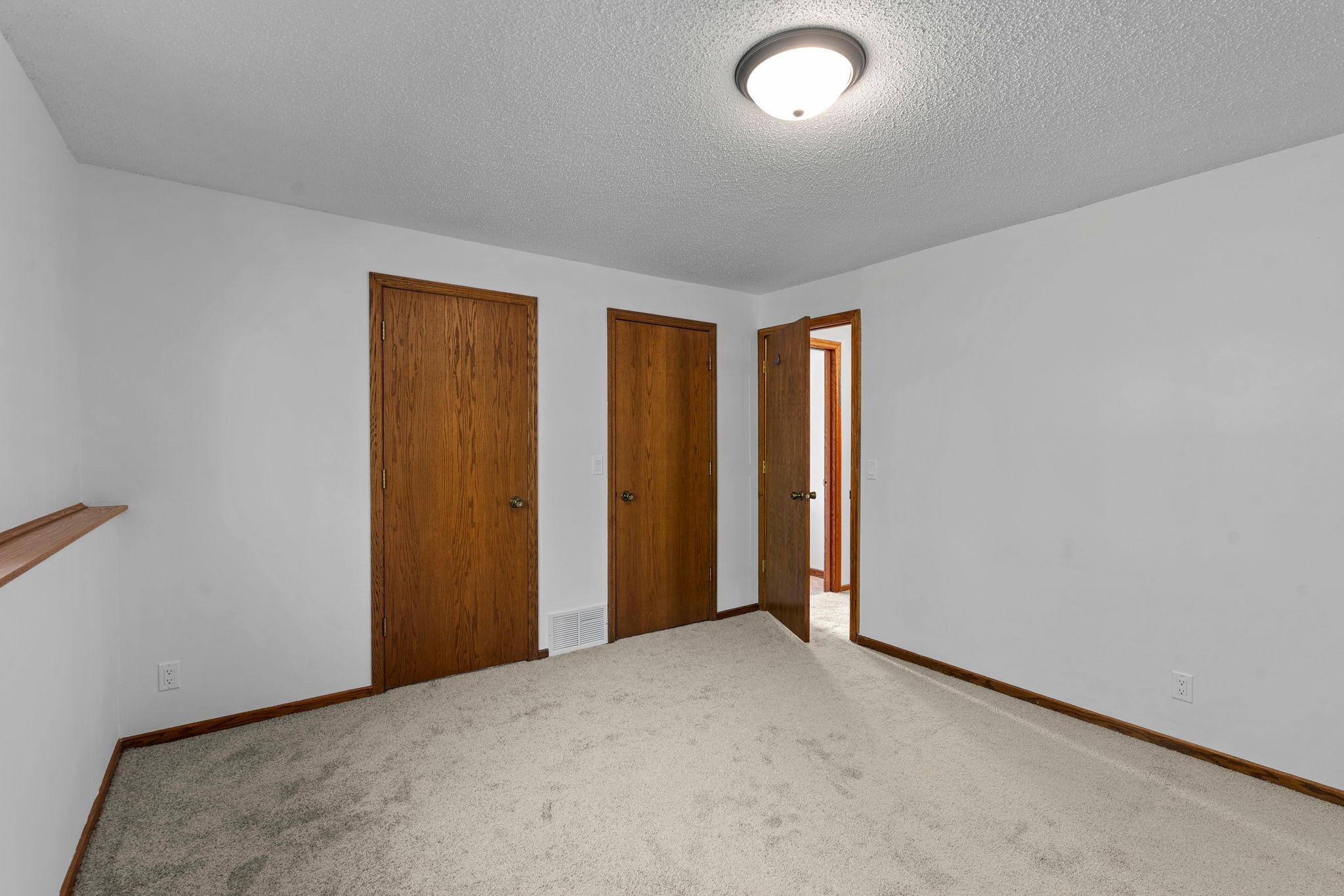 60-web-or-mls-722 Parkview Ln N-418.jpg