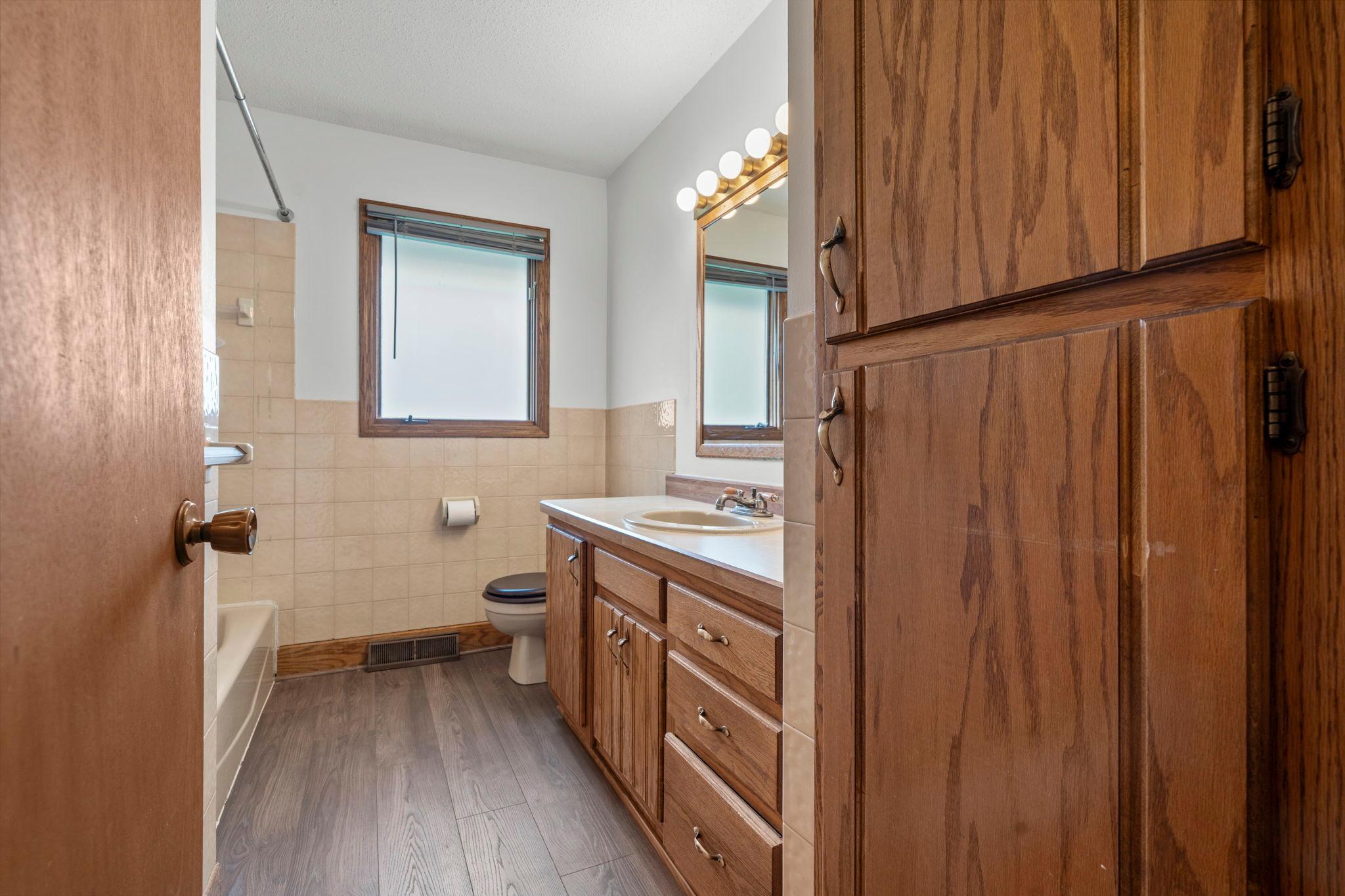 48-web-or-mls-722 Parkview Ln N-336.jpg