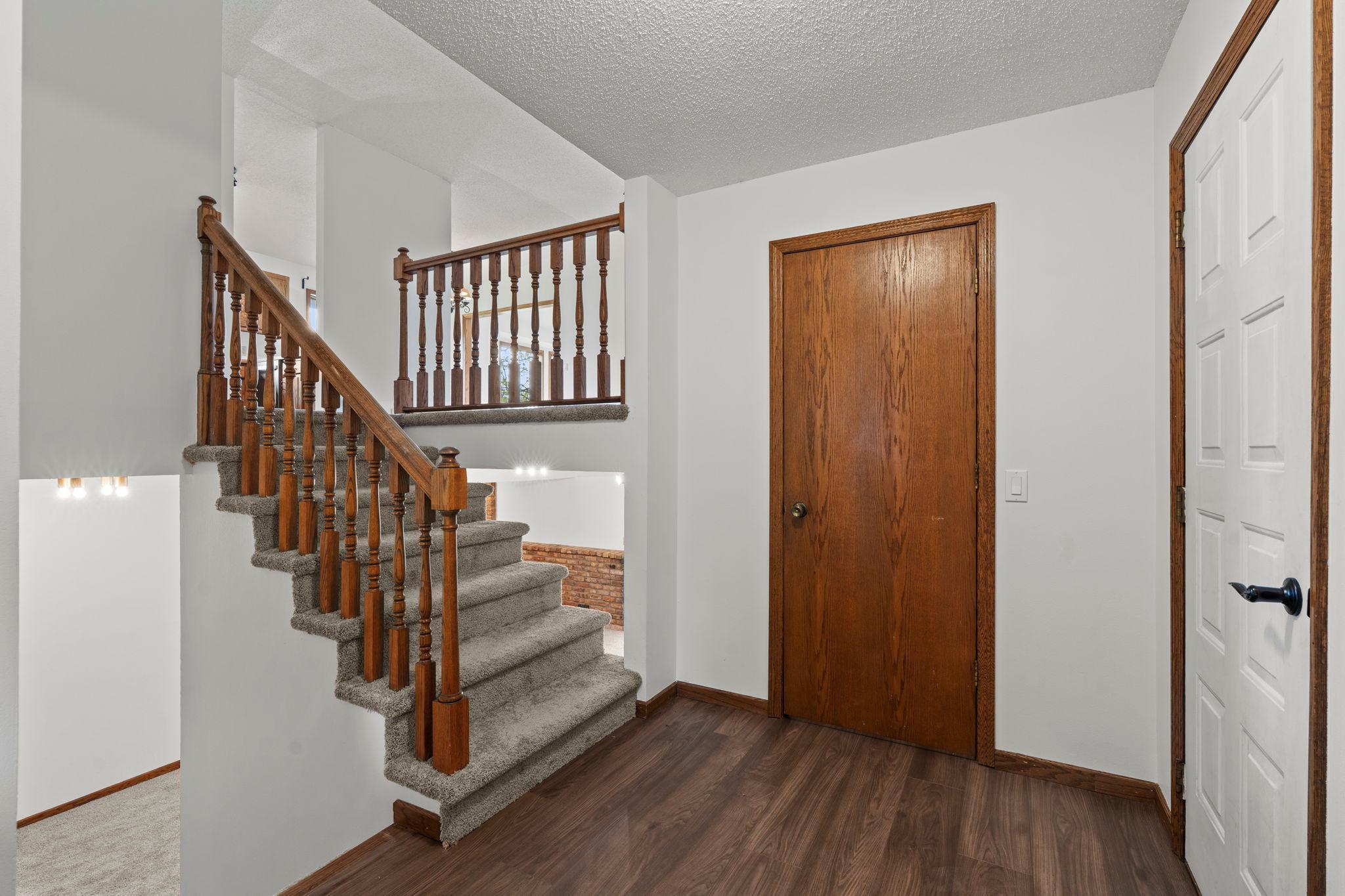19-web-or-mls-722 Parkview Ln N-193.jpg