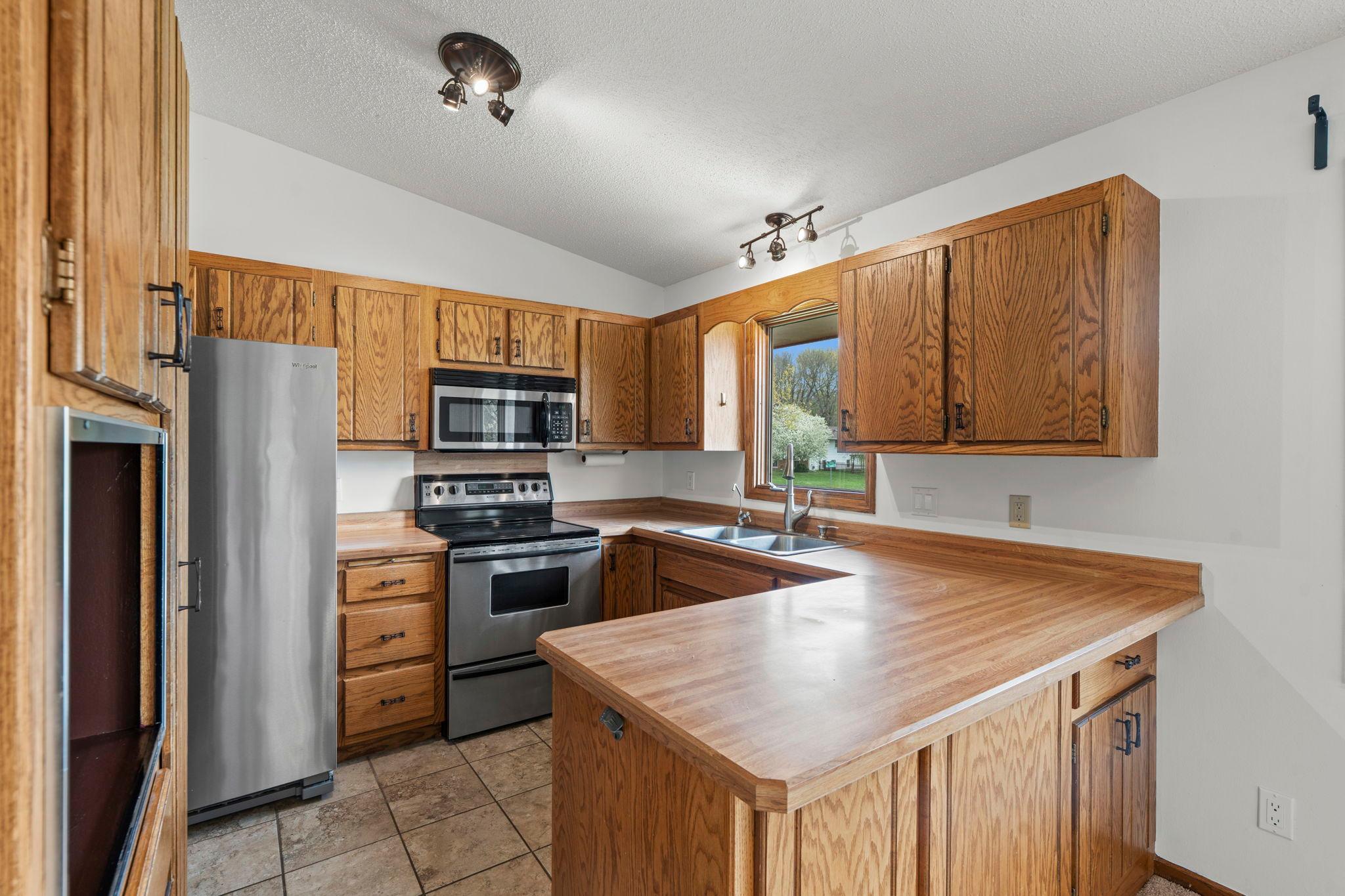 36-web-or-mls-722 Parkview Ln N-248.jpg