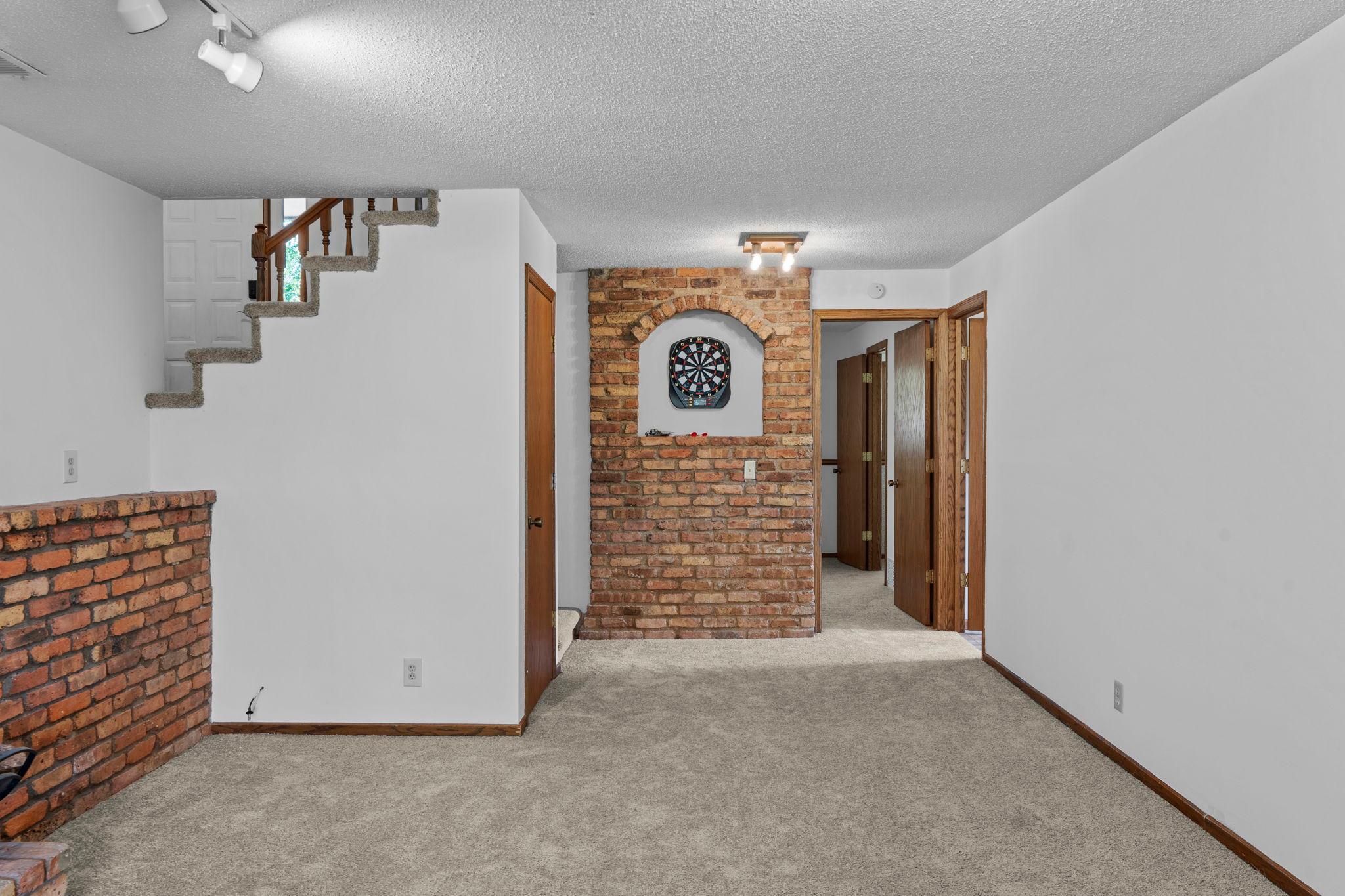58-web-or-mls-722 Parkview Ln N-398.jpg