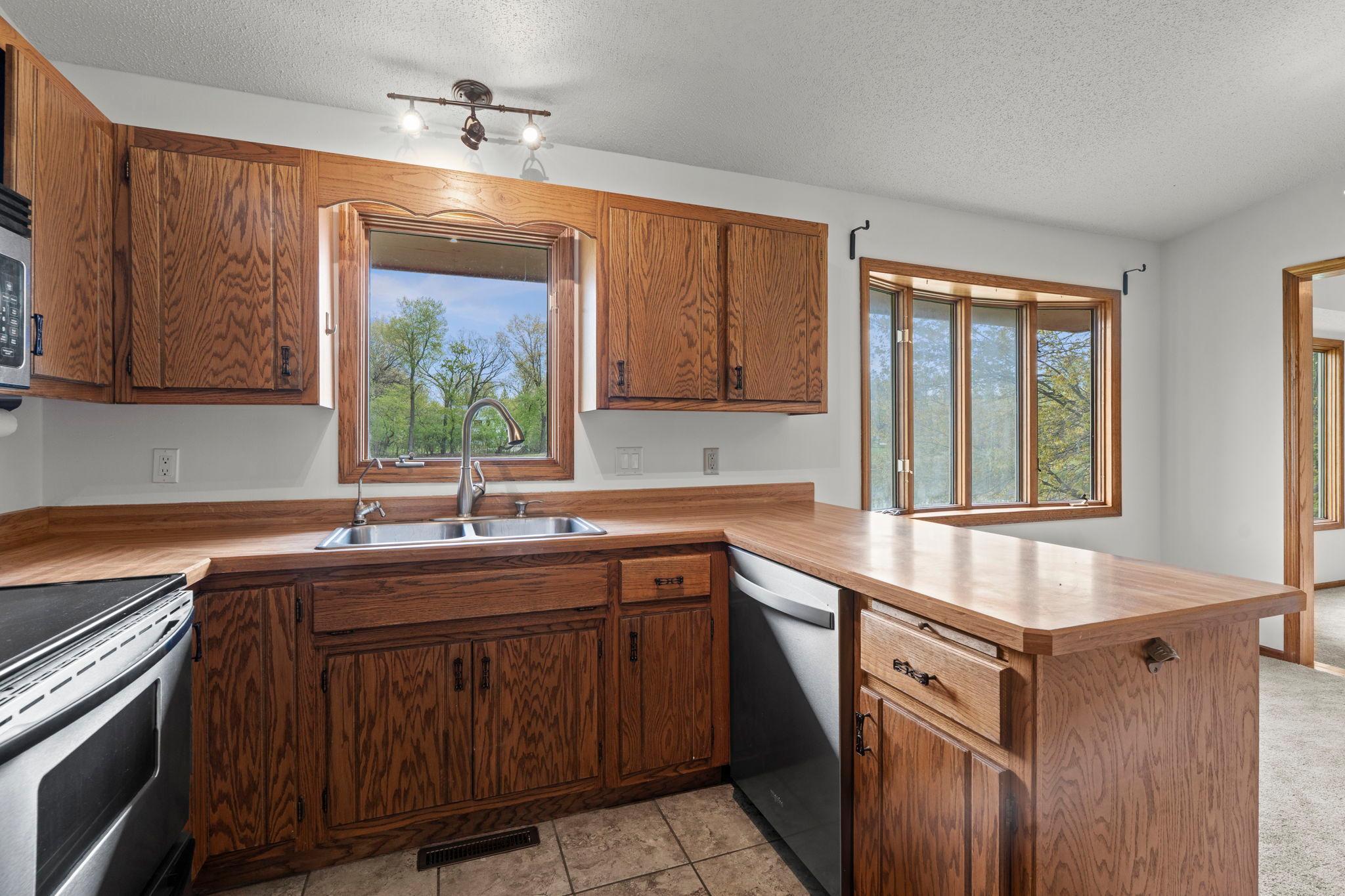 38-web-or-mls-722 Parkview Ln N-258.jpg