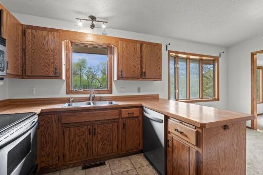 722 Parkview Lane N, Champlin, MN 55316