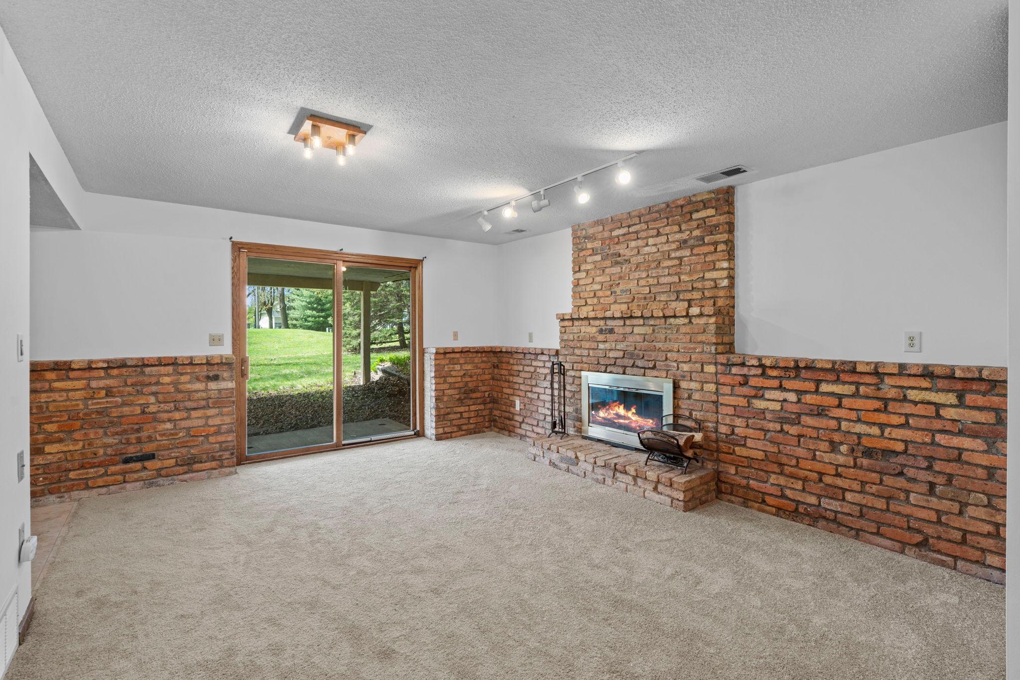 52-web-or-mls-722 Parkview Ln N-358.jpg