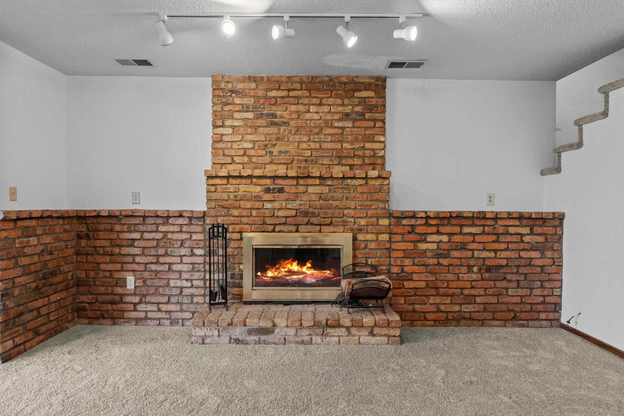 53-web-or-mls-722 Parkview Ln N-363.jpg