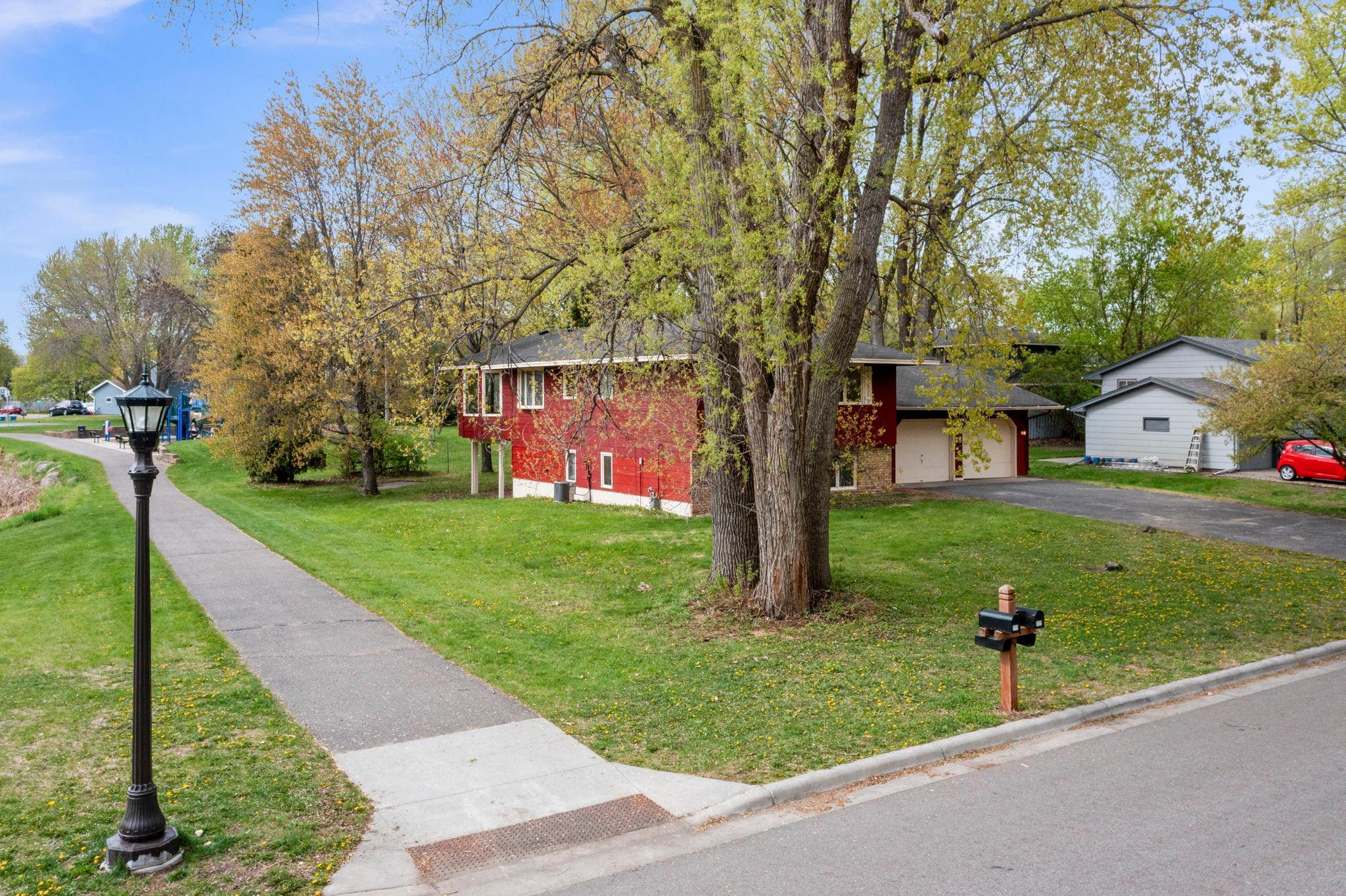 15-web-or-mls-722 Parkview Ln N-10.jpg