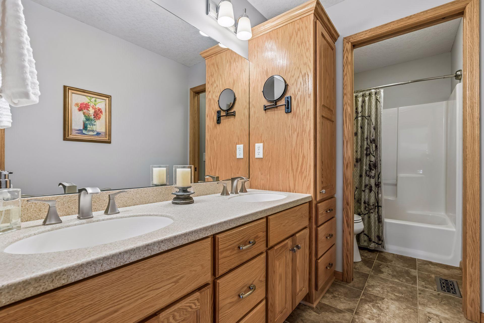 The upper level also has a full bathroom.