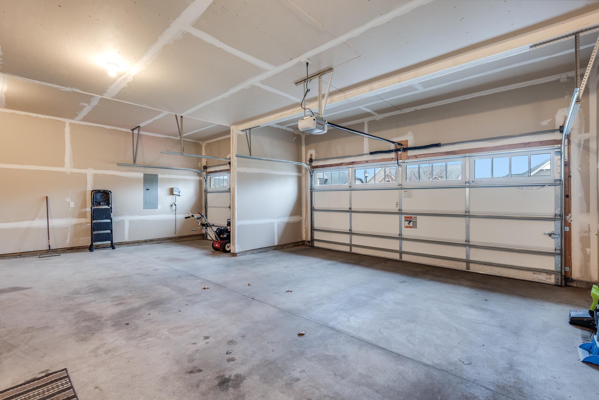 Large 3-stall garage