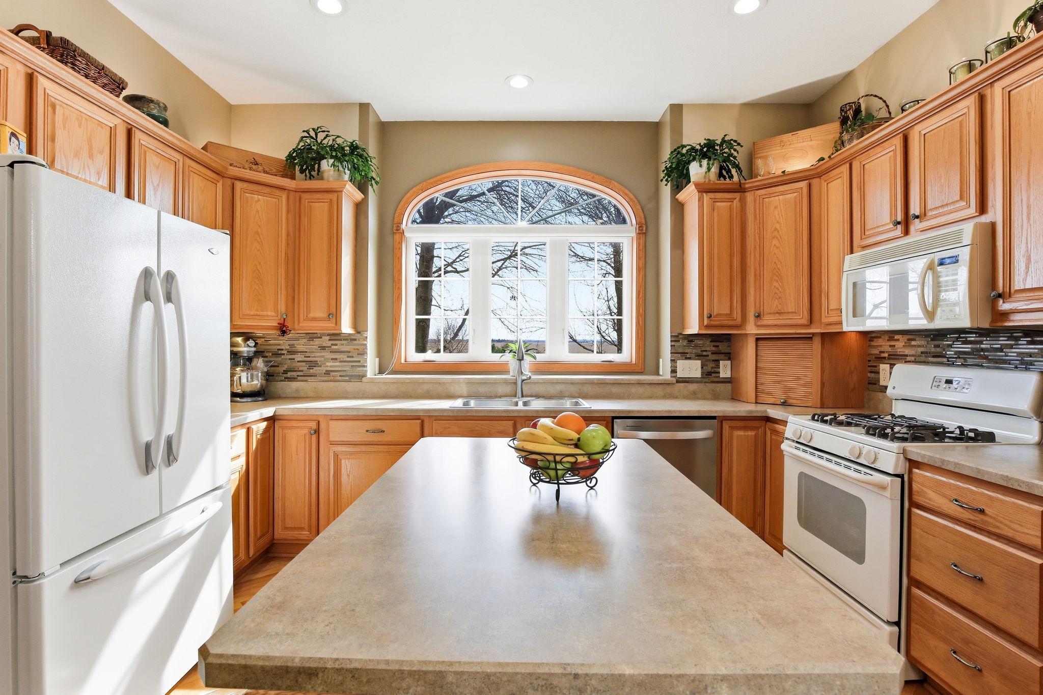 Nice Tile Backsplash and new Dishwasher in 2023.