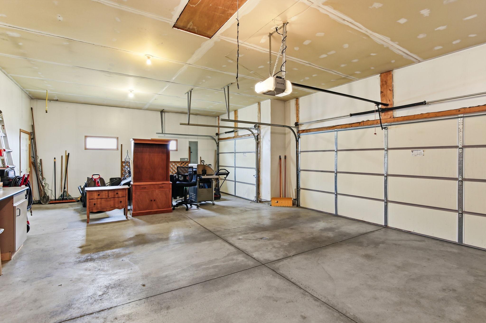 New garage door opener in 2021. Water spicket in garage – great for washing cars.