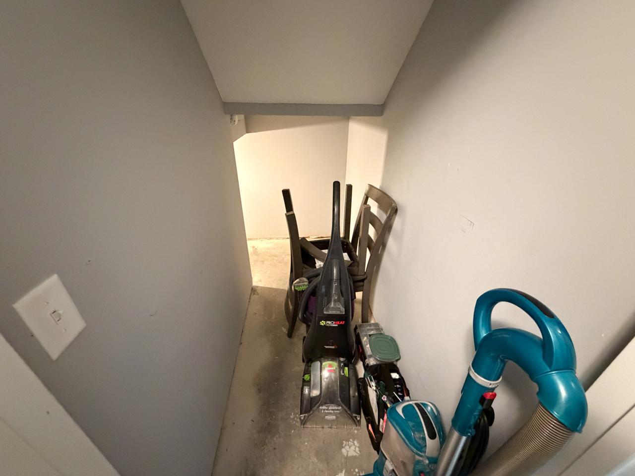 Storage/crawl space