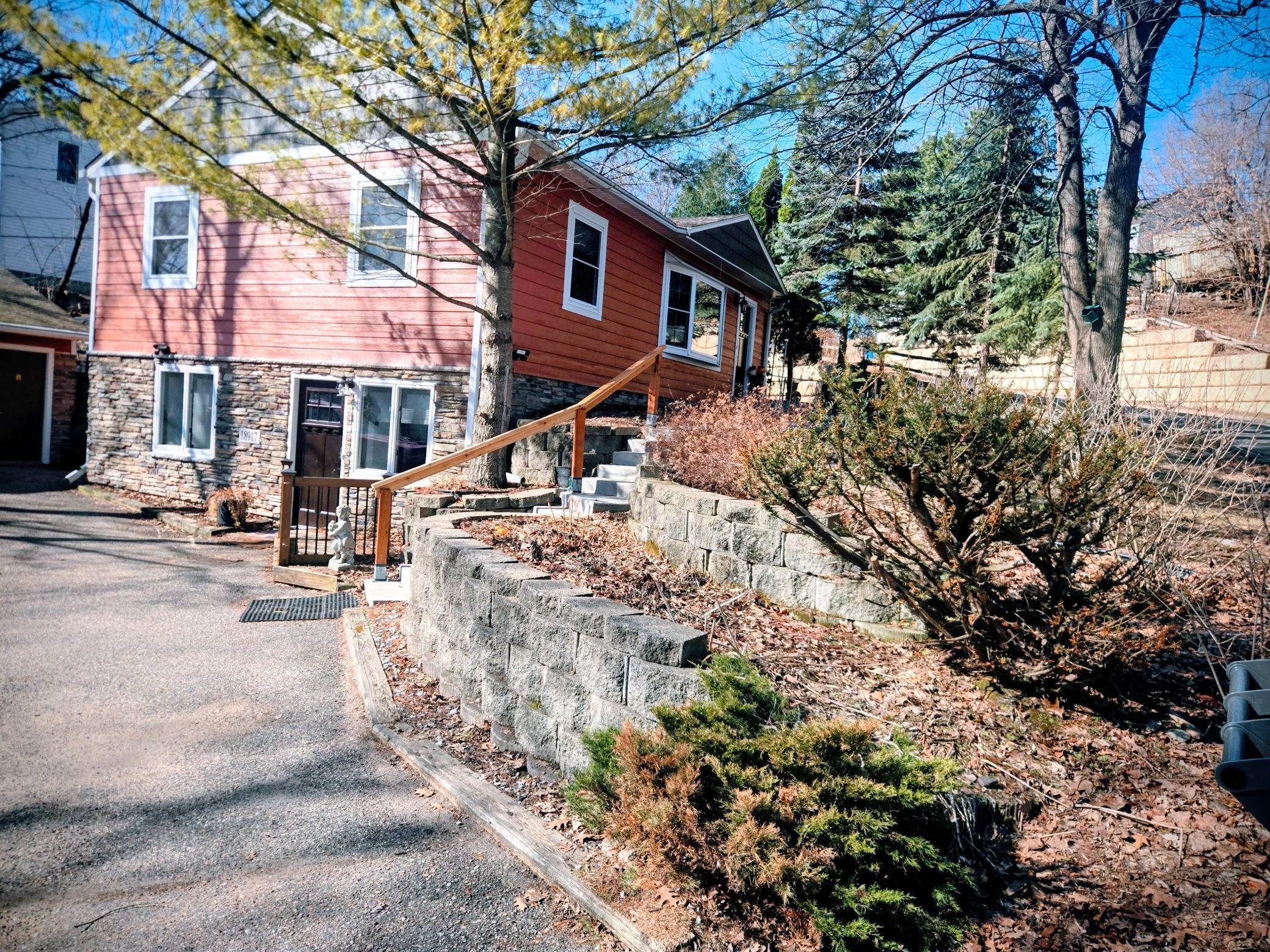 Meander through the streets to arrive at this charmer!