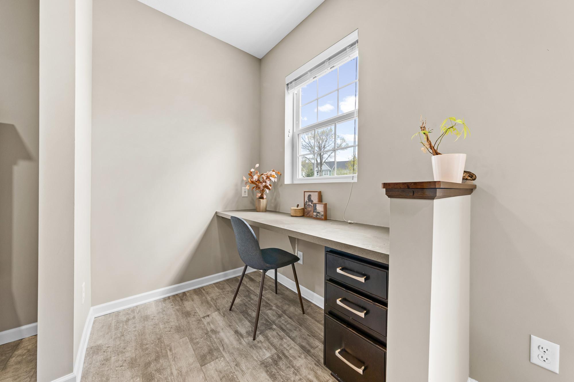 Drop zone or main level office space