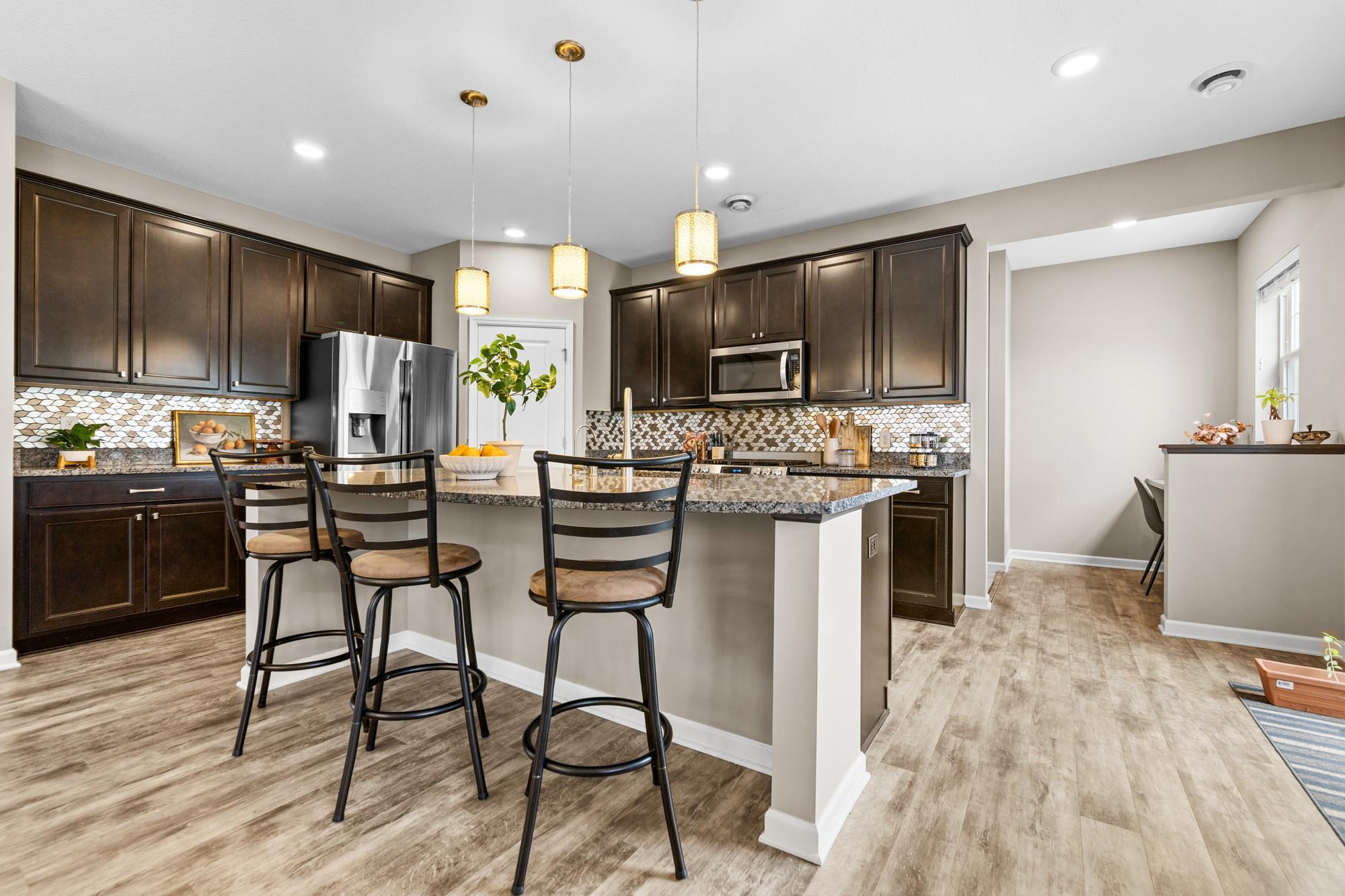 Beautiful gourmet kitchen with large island