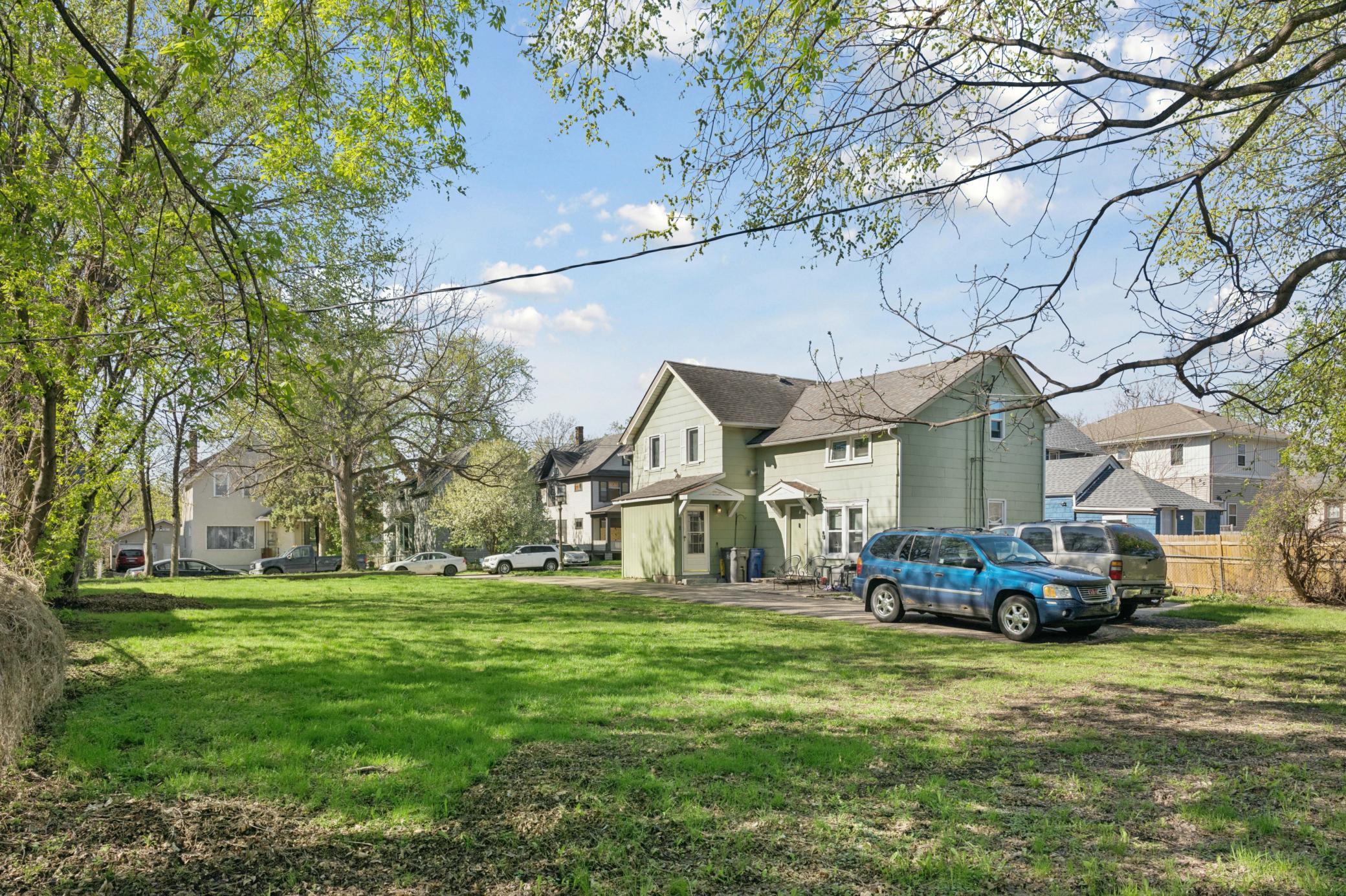 599 Reaney Ave Backyard