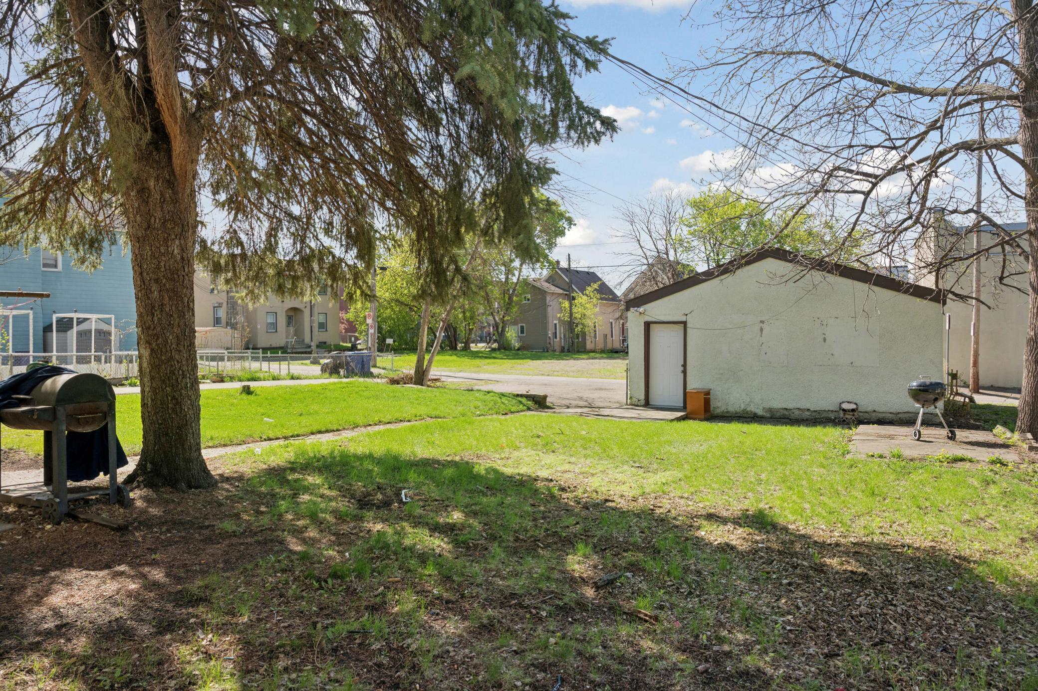500 Hopkins Ave Backyard