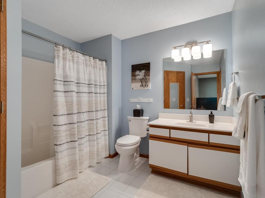 Full size walk thru bathroom