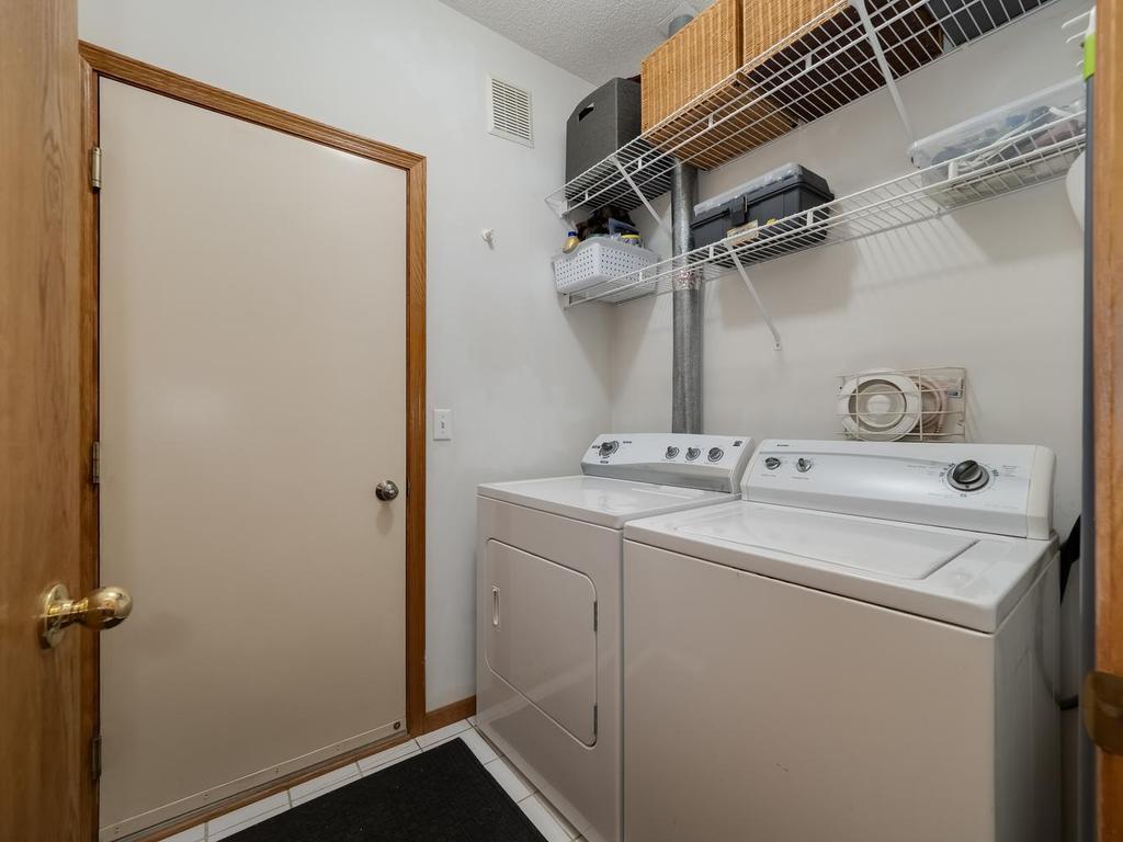 Main level laundry/mud room