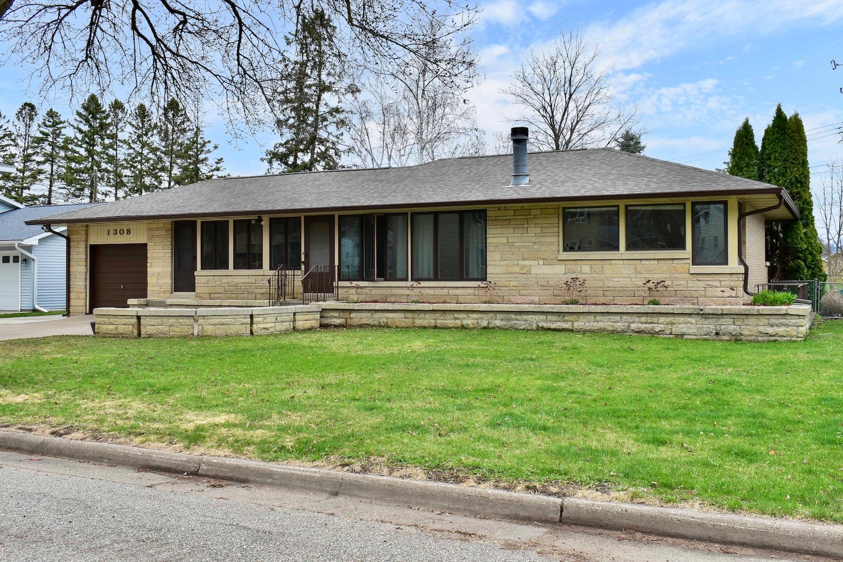 1 Front & Garage.jpg