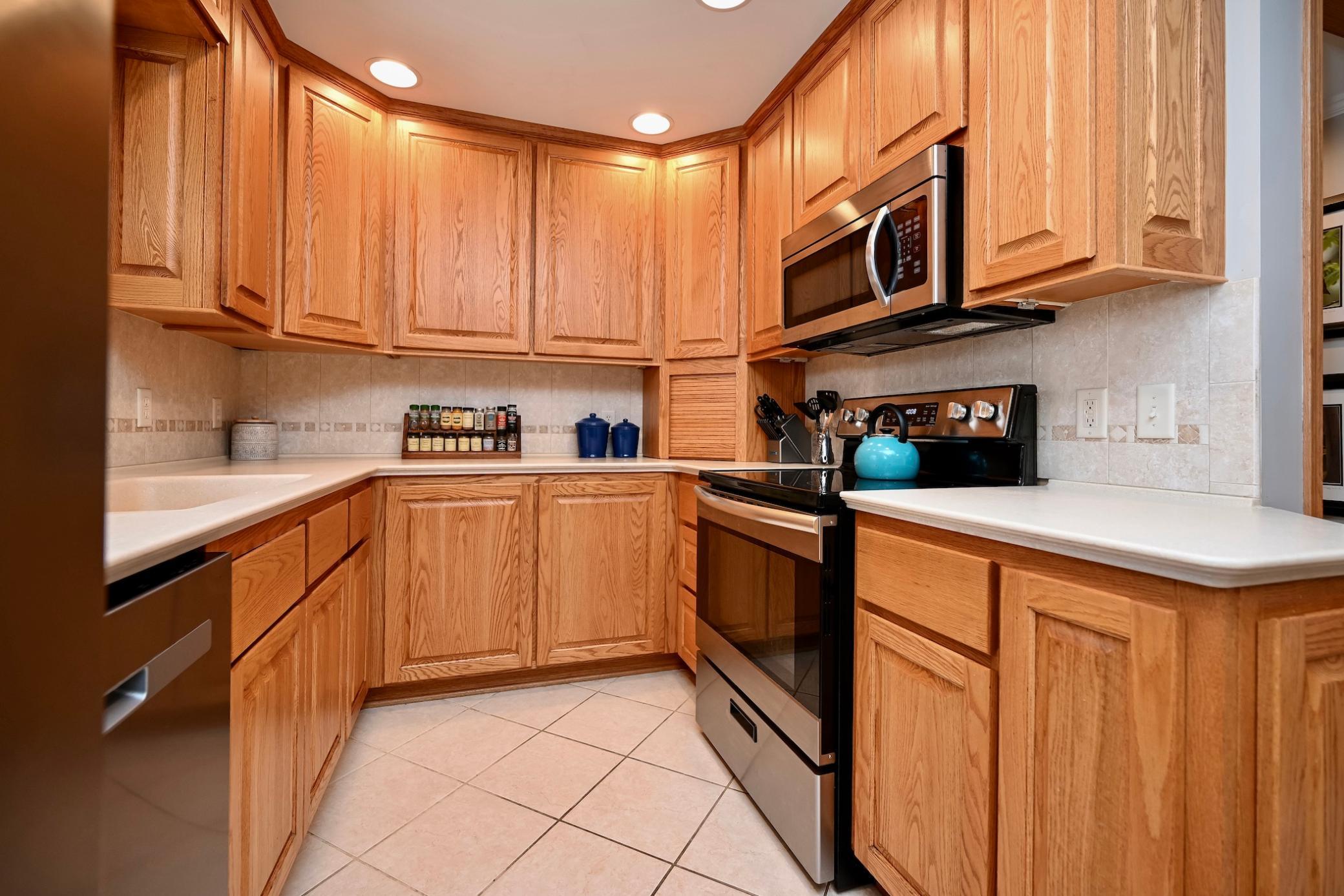 7 Kitchen III.jpg