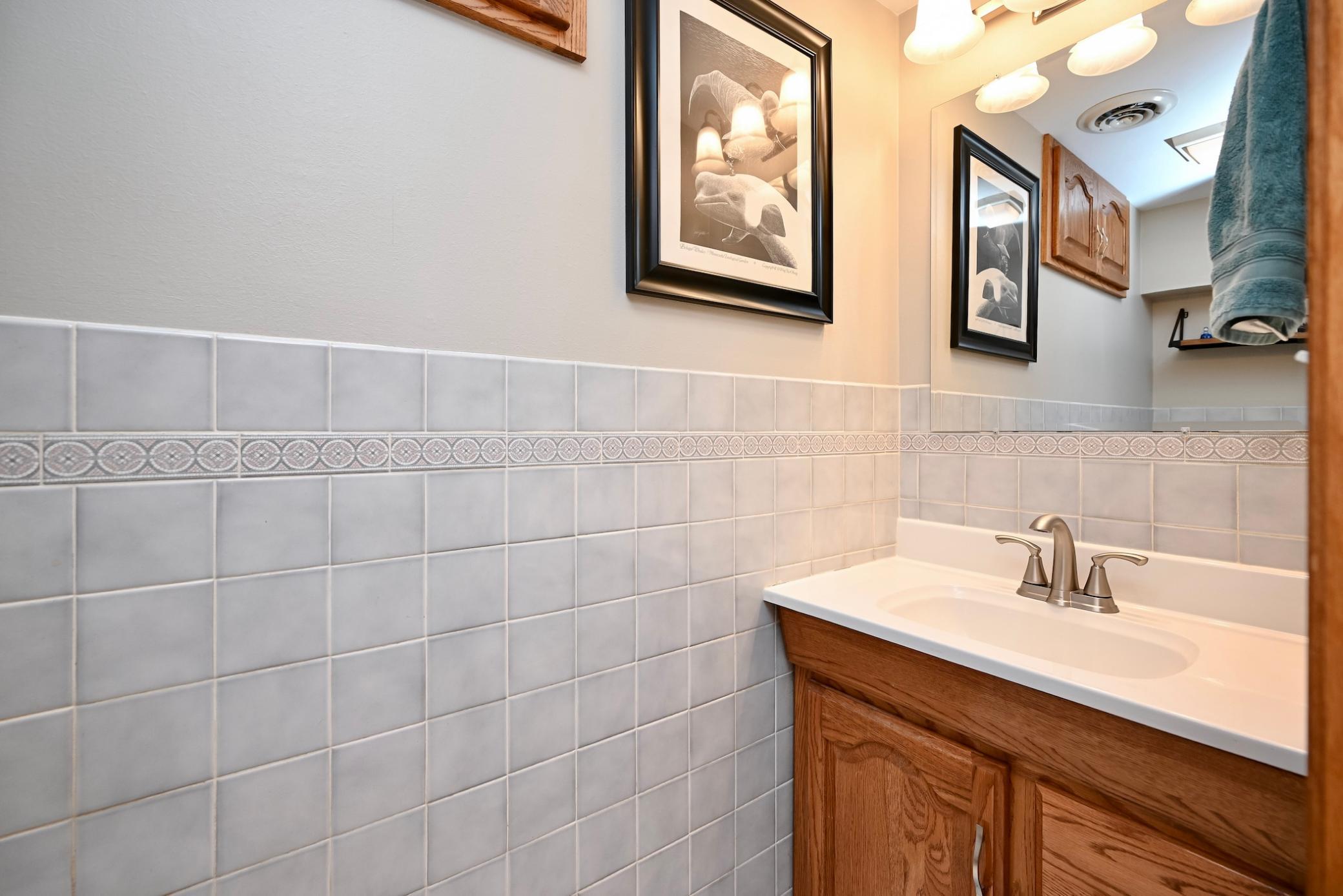 22 LL Half Bathroom.jpg
