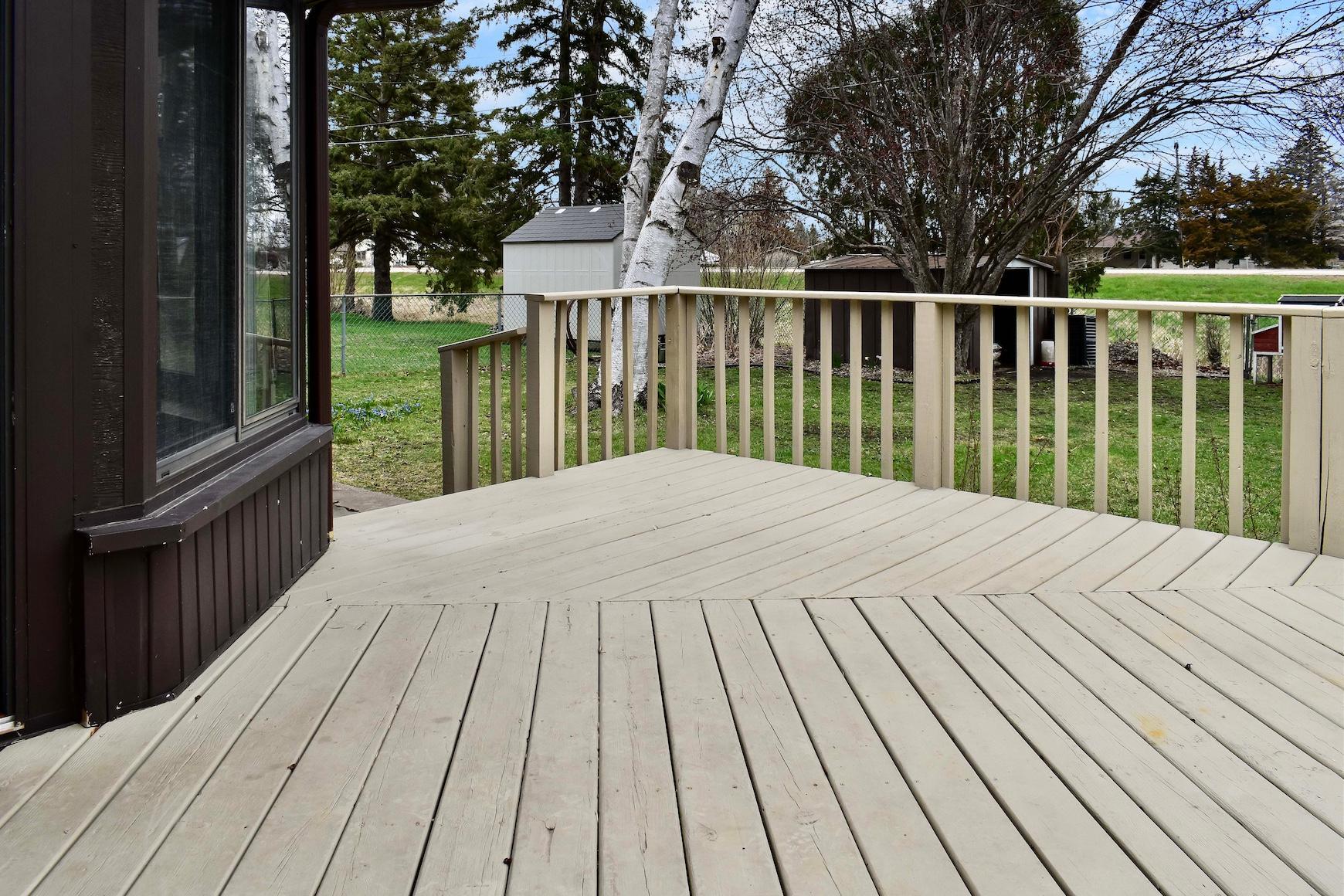 27 Back Deck.jpg