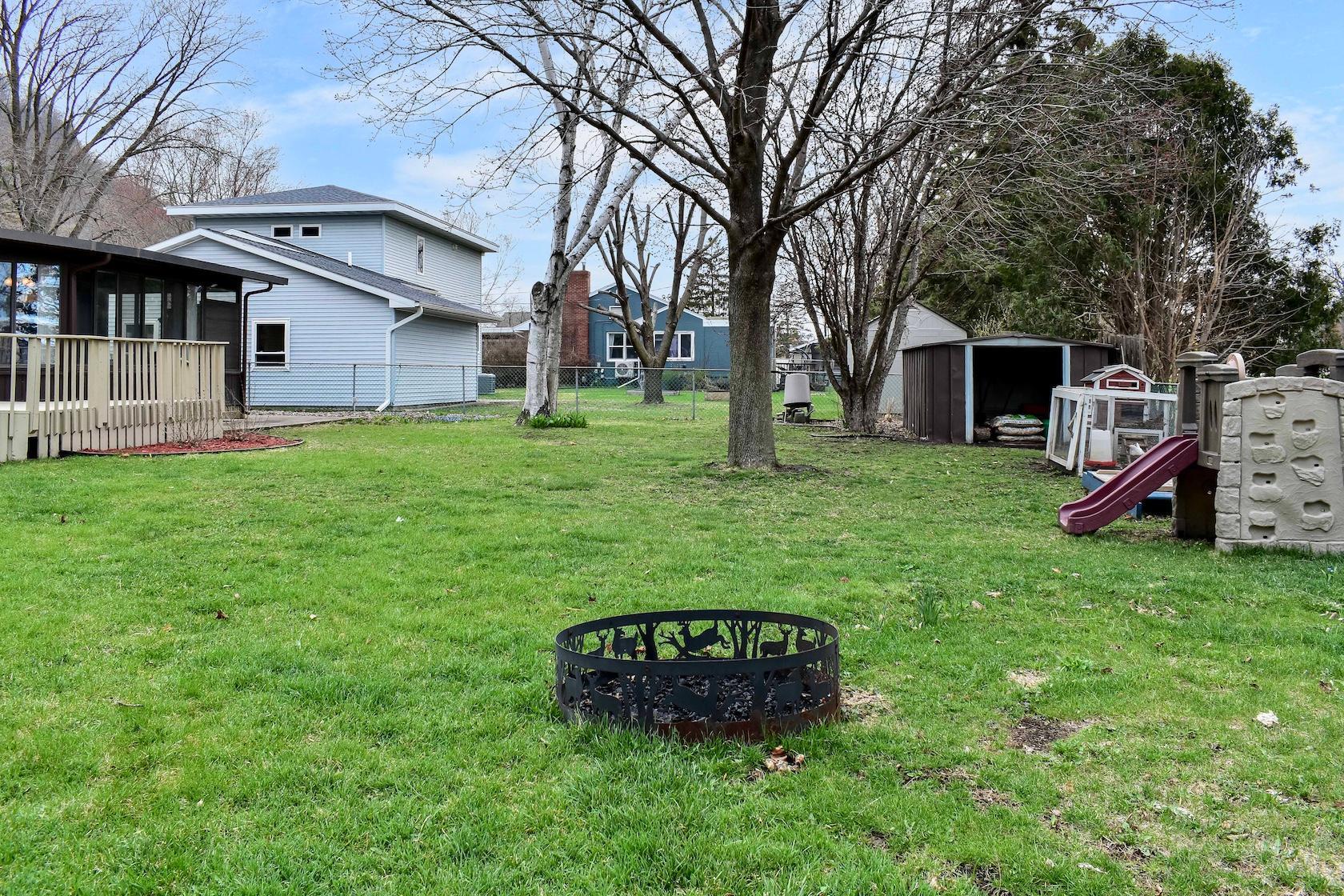 28 Back Yard.jpg