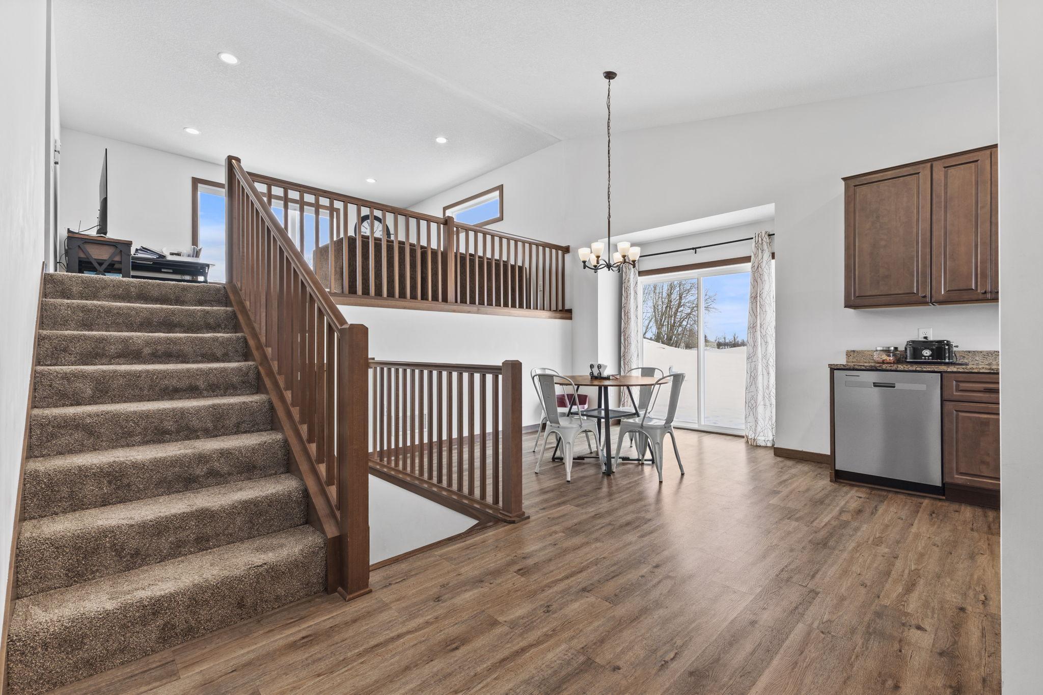 Nice flooring throughout