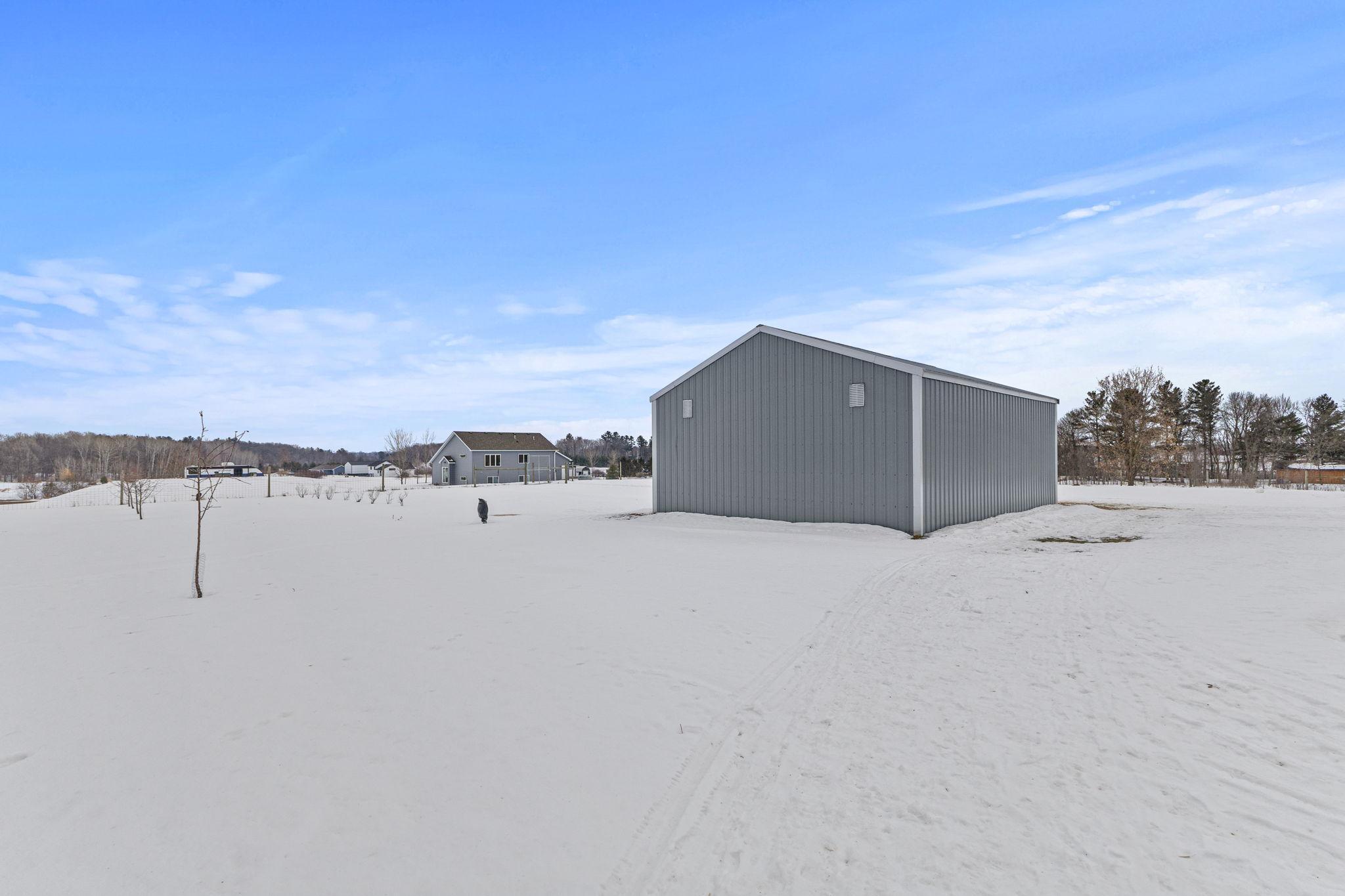 Pole building has venting